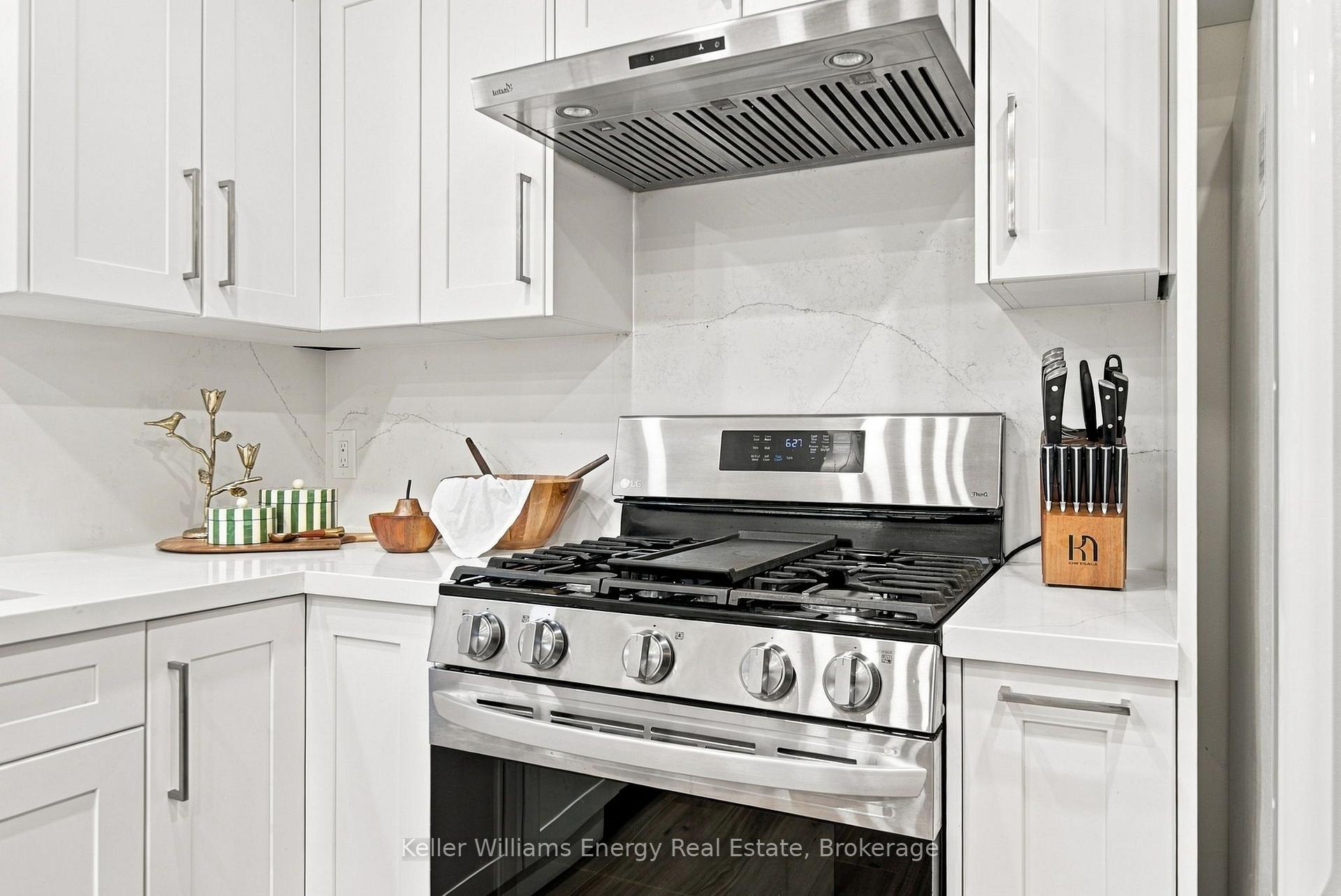 Photo 3 of 746 Elderberry Drive, Oshawa, Pinecrest — HOMEH