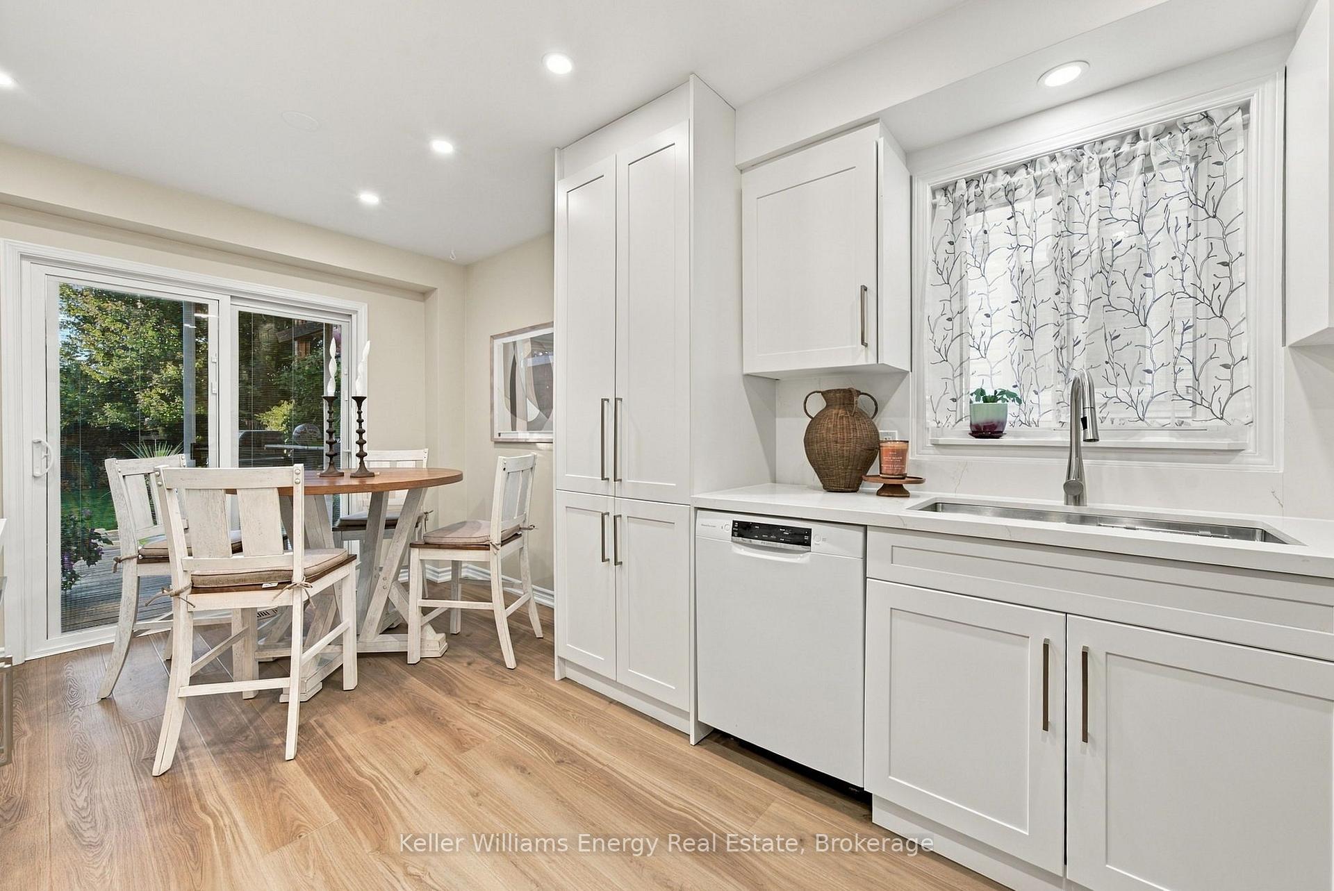 Photo 5 of 746 Elderberry Drive, Oshawa, Pinecrest — HOMEH