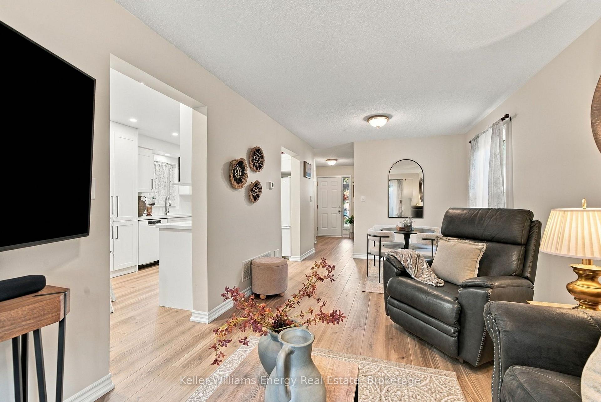 Photo 12 of 746 Elderberry Drive, Oshawa, Pinecrest — HOMEH