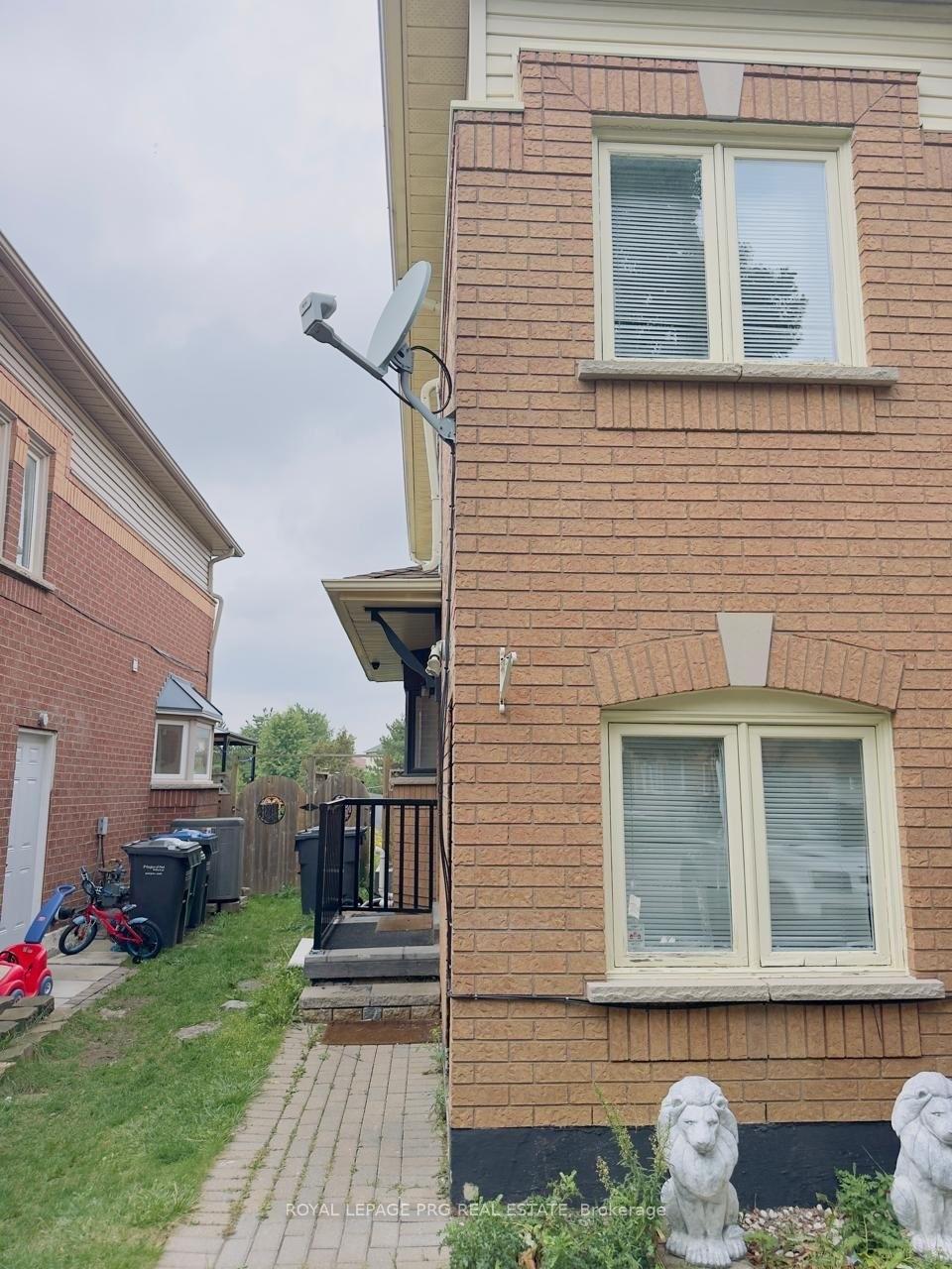 Photo 2 of 126 Rainforest Drive N, Brampton, Sandringham-Wellington — HOMEH