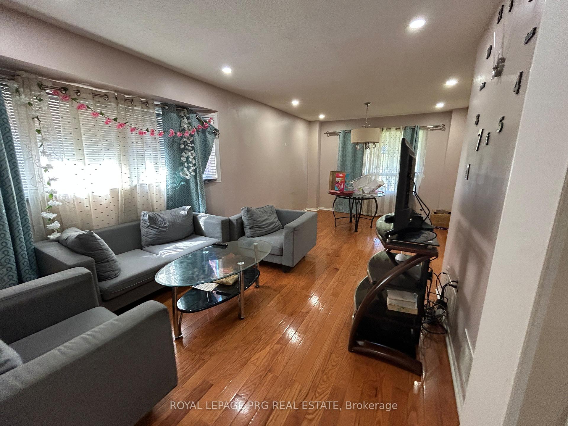 Photo 3 of 126 Rainforest Drive N, Brampton, Sandringham-Wellington — HOMEH