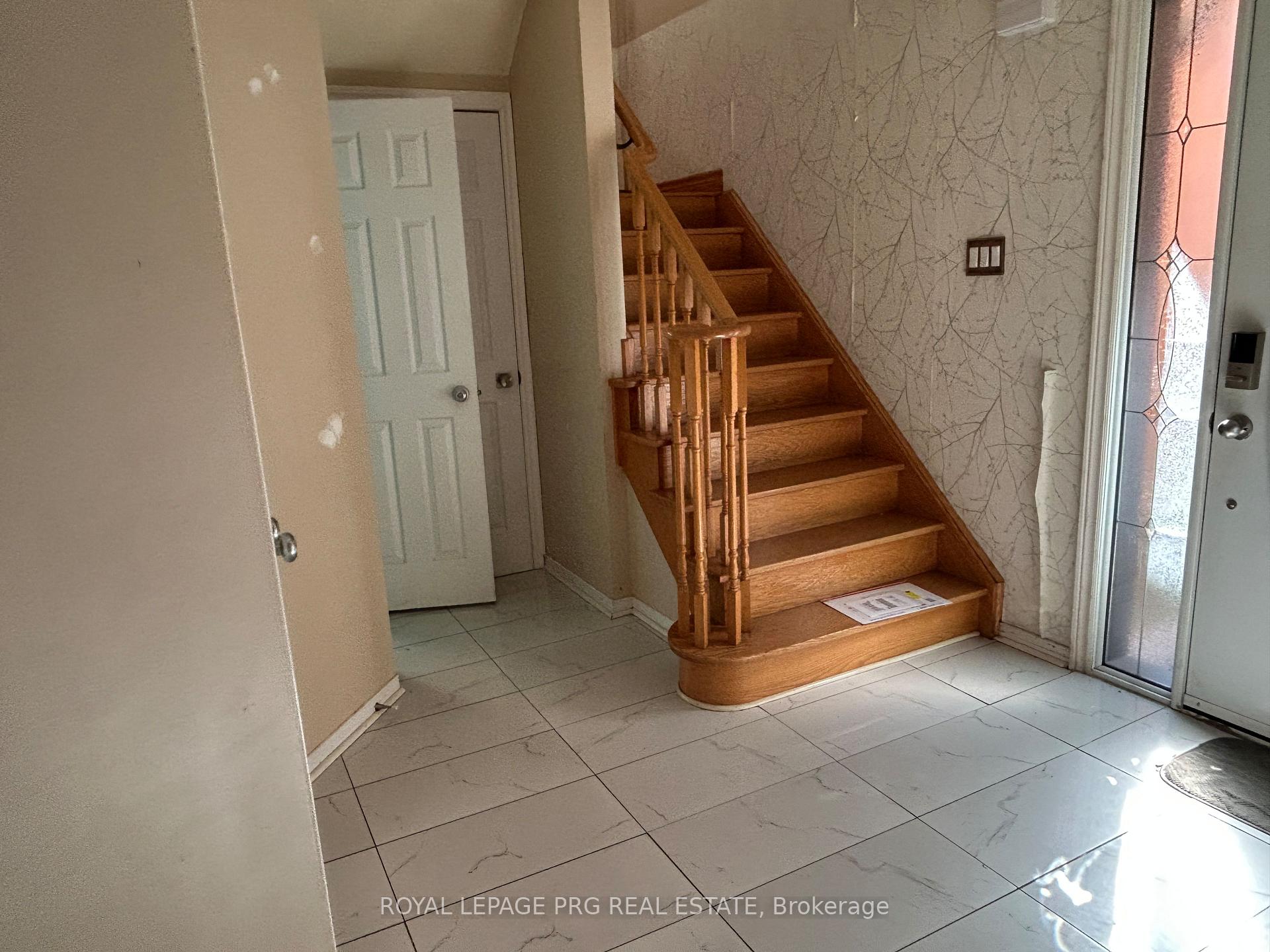 Photo 4 of 126 Rainforest Drive N, Brampton, Sandringham-Wellington — HOMEH
