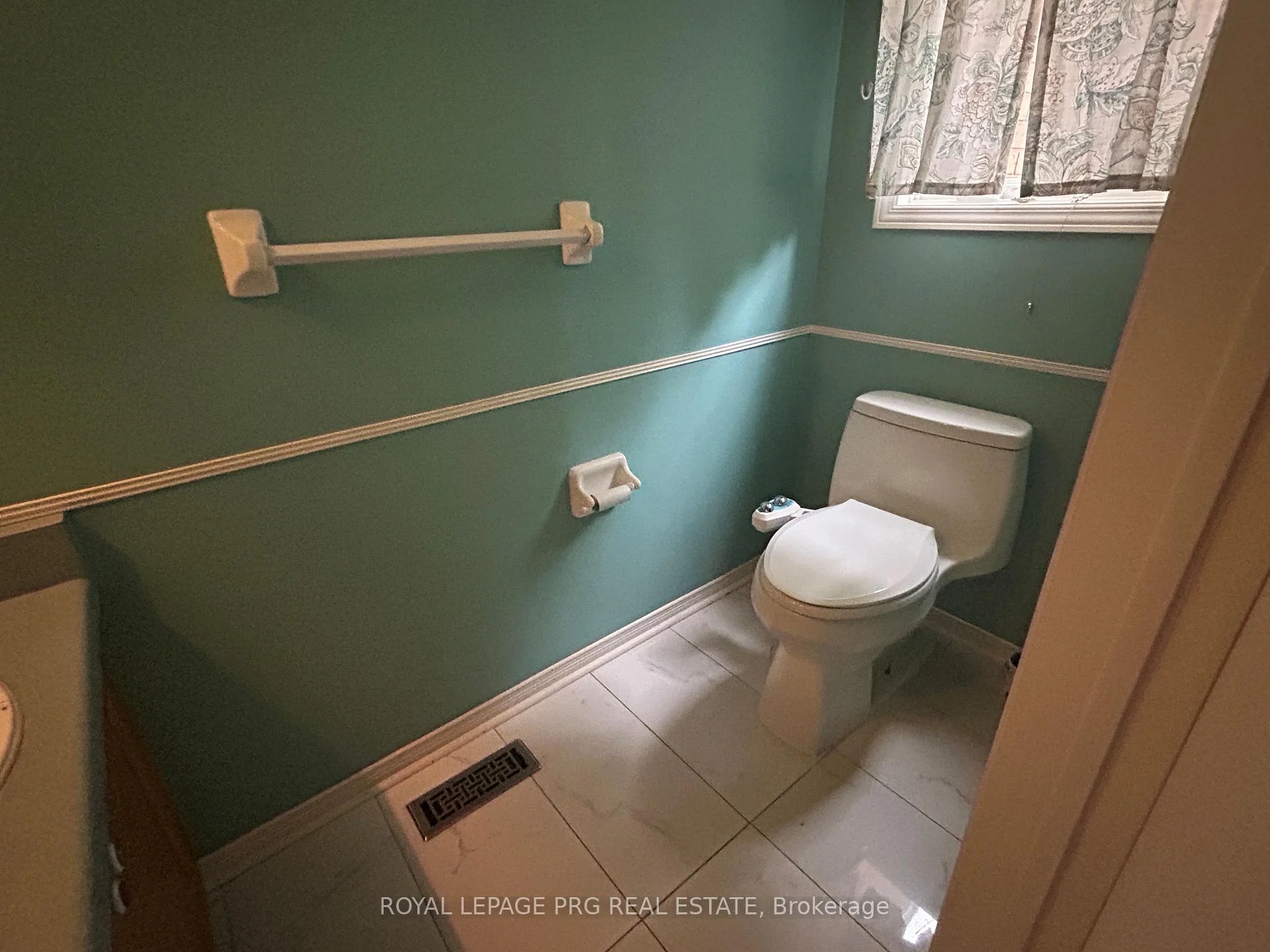 Photo 10 of 126 Rainforest Drive N, Brampton, Sandringham-Wellington — HOMEH