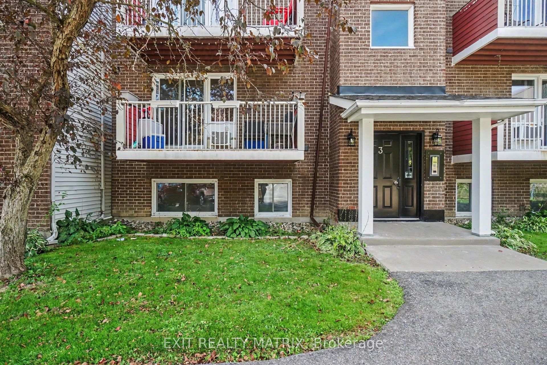 Photo 6 of Unit 302, 1589 St. Bernard Street, Ottawa, Sawmill Creek/Timbermill — HOMEH