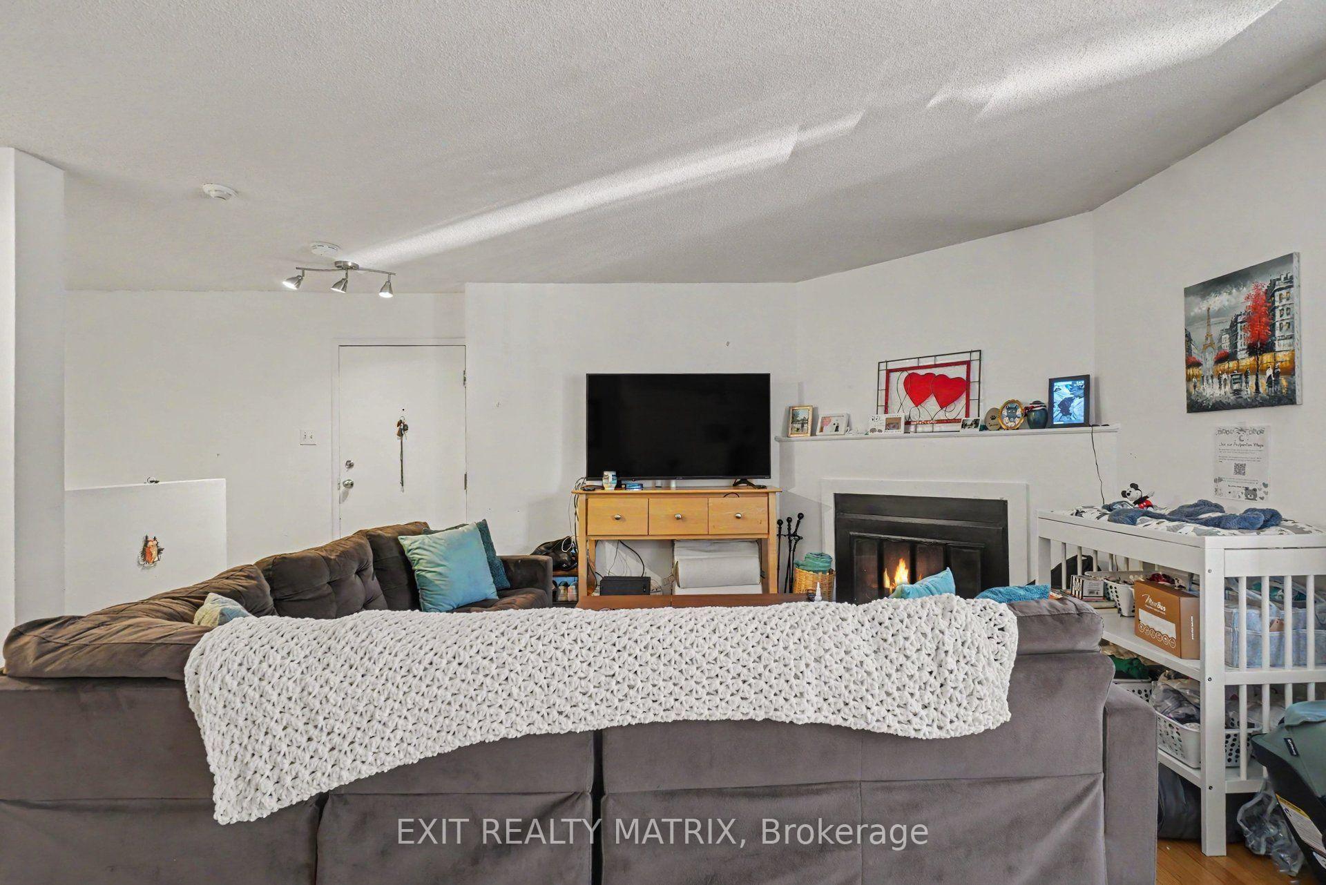 Photo 8 of Unit 302, 1589 St. Bernard Street, Ottawa, Sawmill Creek/Timbermill — HOMEH