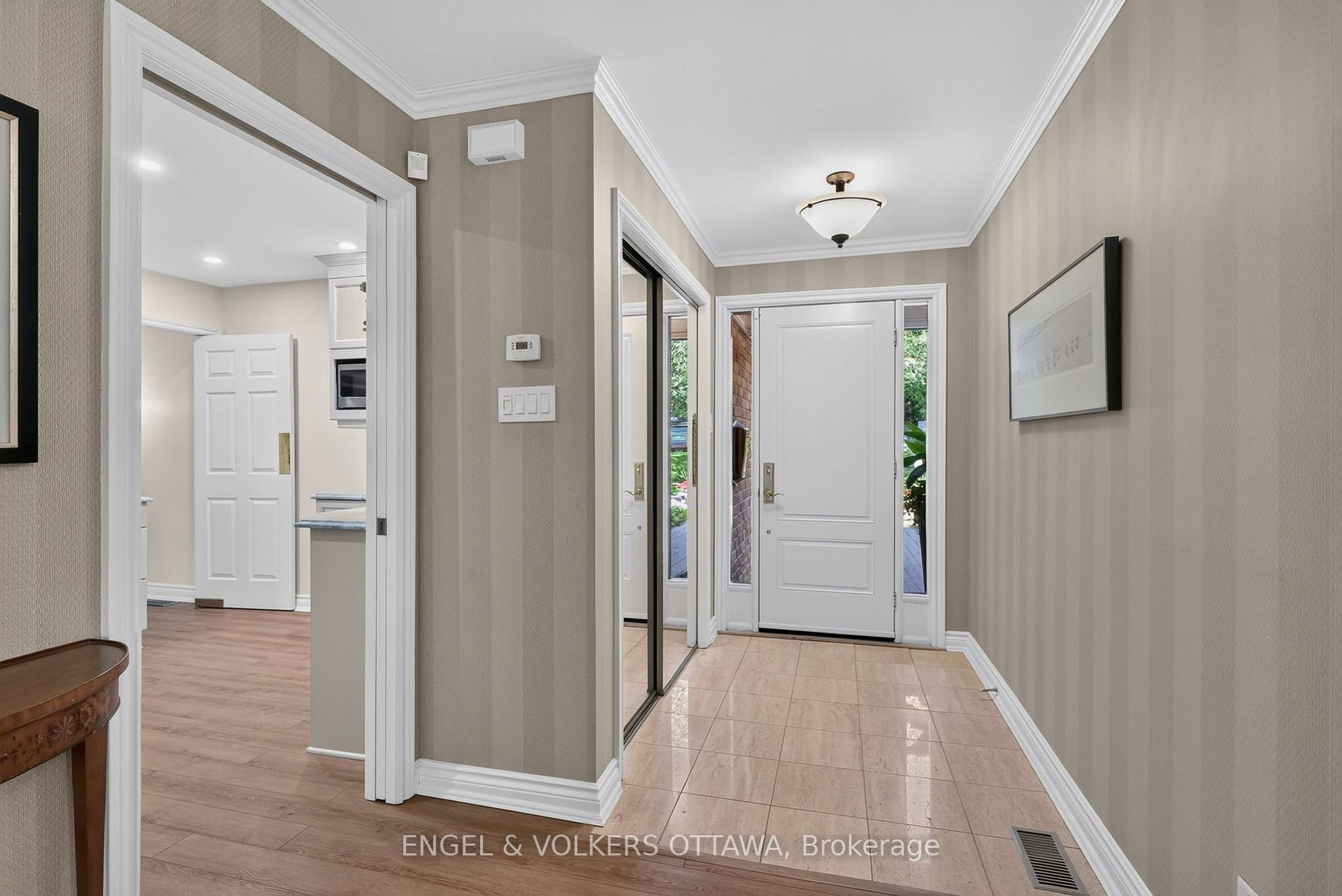Photo 3 of Unit 7, 55 Whitemarl Drive, Ottawa, Rockcliffe — HOMEH