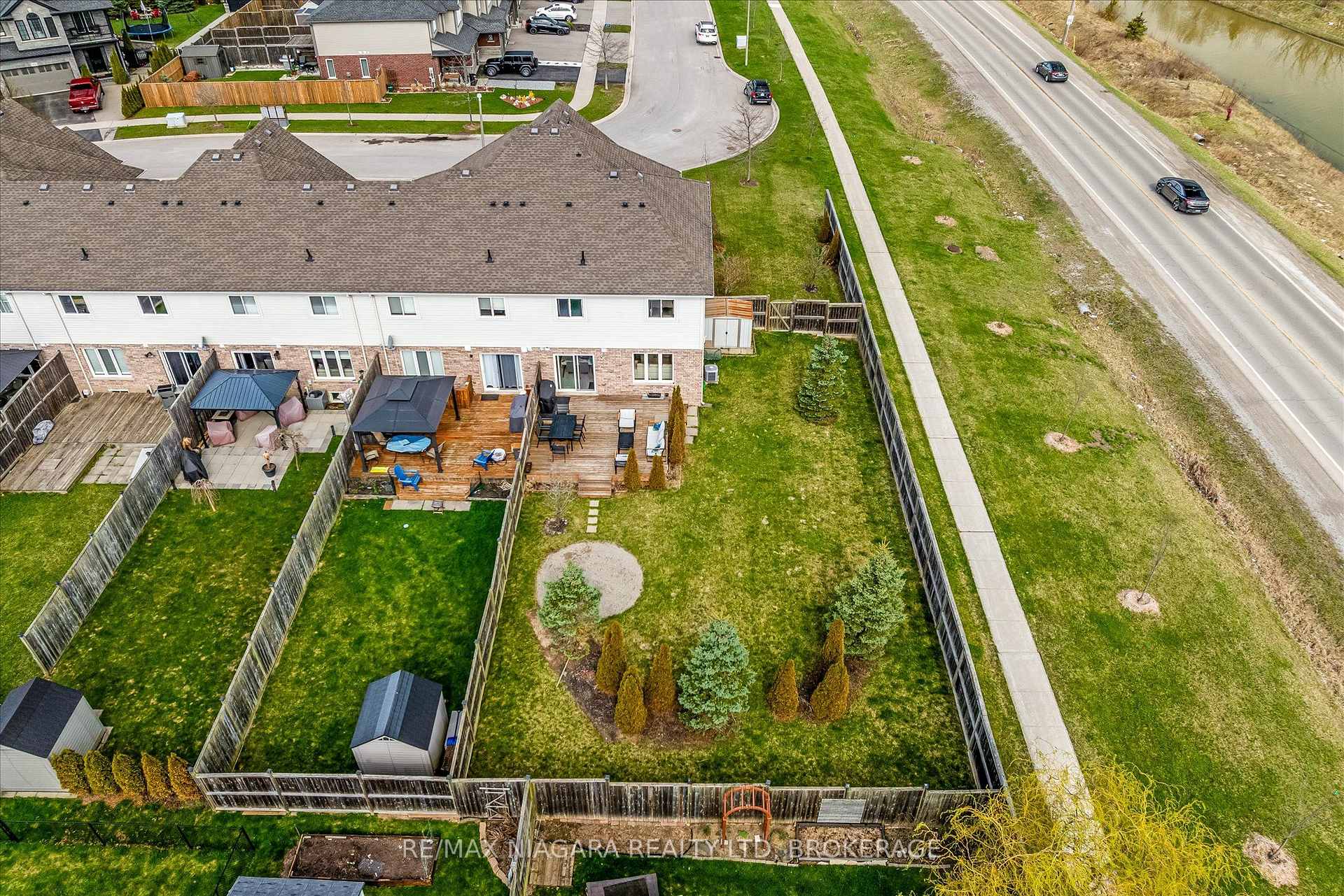 Photo 2 of 187 Cardinal Crescent, Welland, Coyle Creek — HOMEH