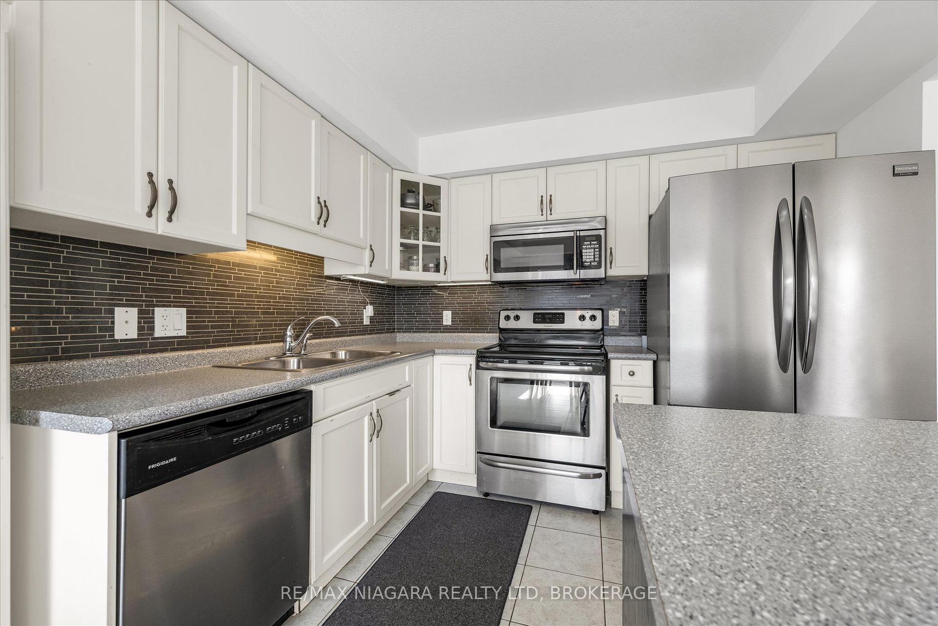 Photo 3 of 187 Cardinal Crescent, Welland, Coyle Creek — HOMEH