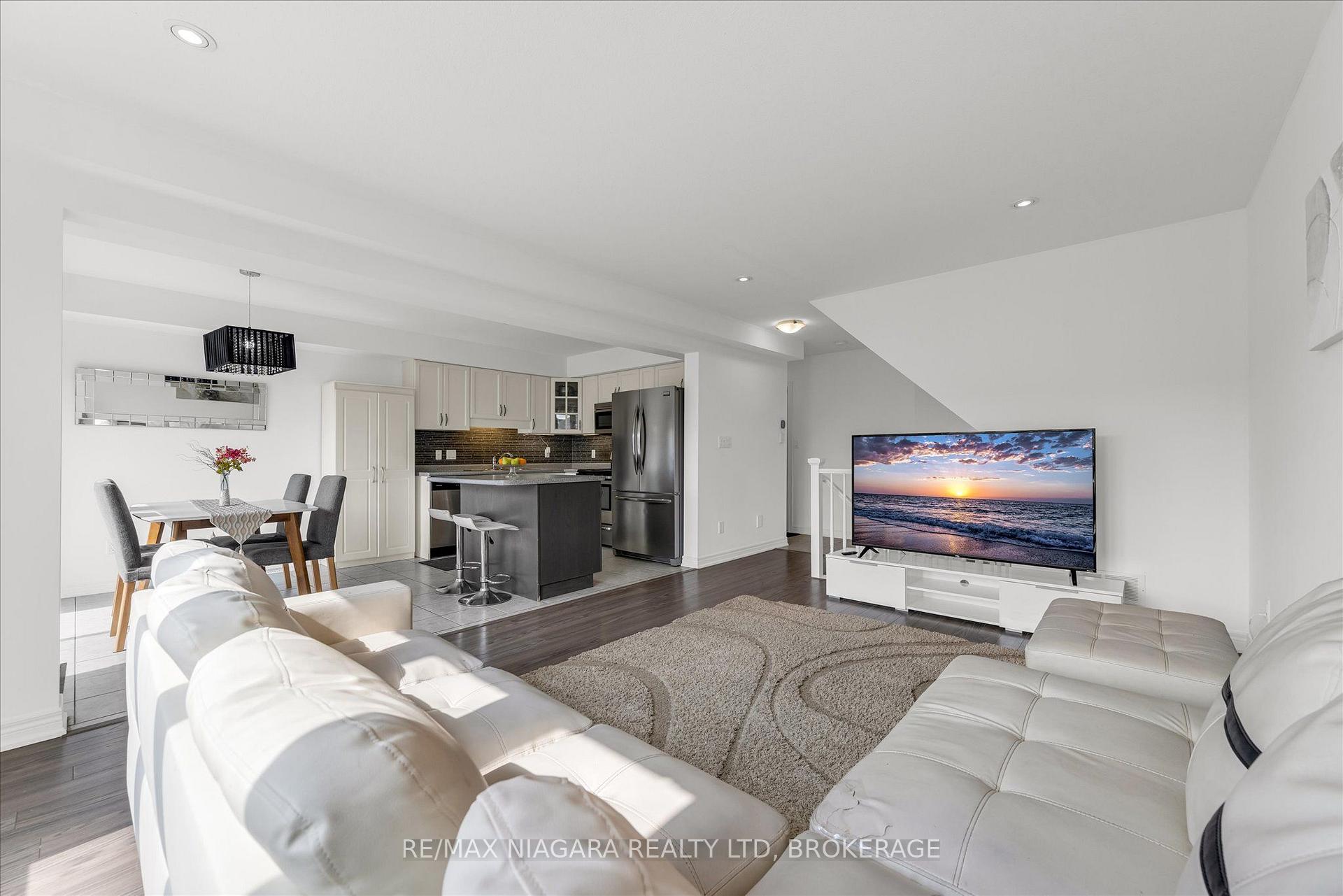 Photo 5 of 187 Cardinal Crescent, Welland, Coyle Creek — HOMEH