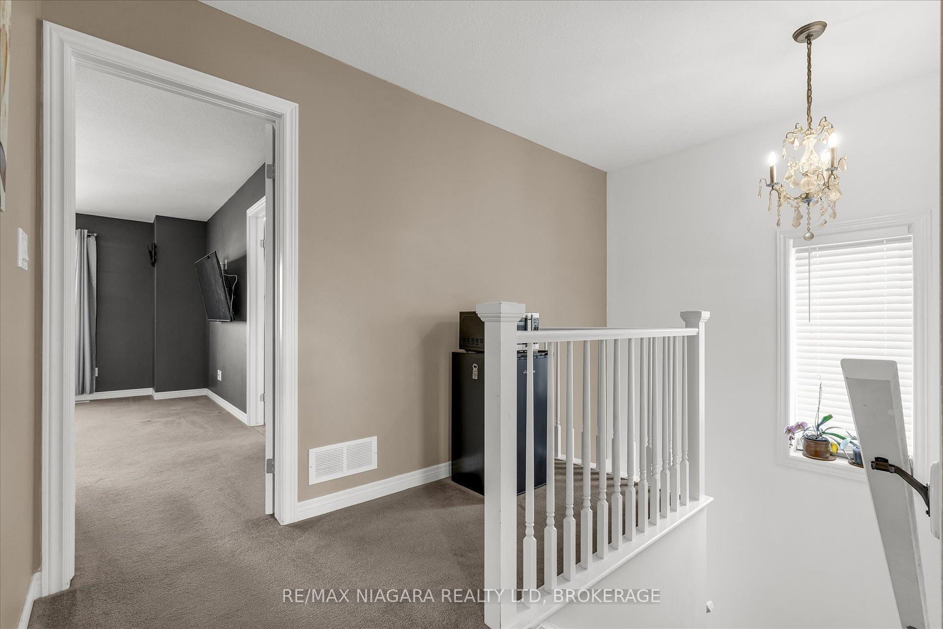 Photo 8 of 187 Cardinal Crescent, Welland, Coyle Creek — HOMEH