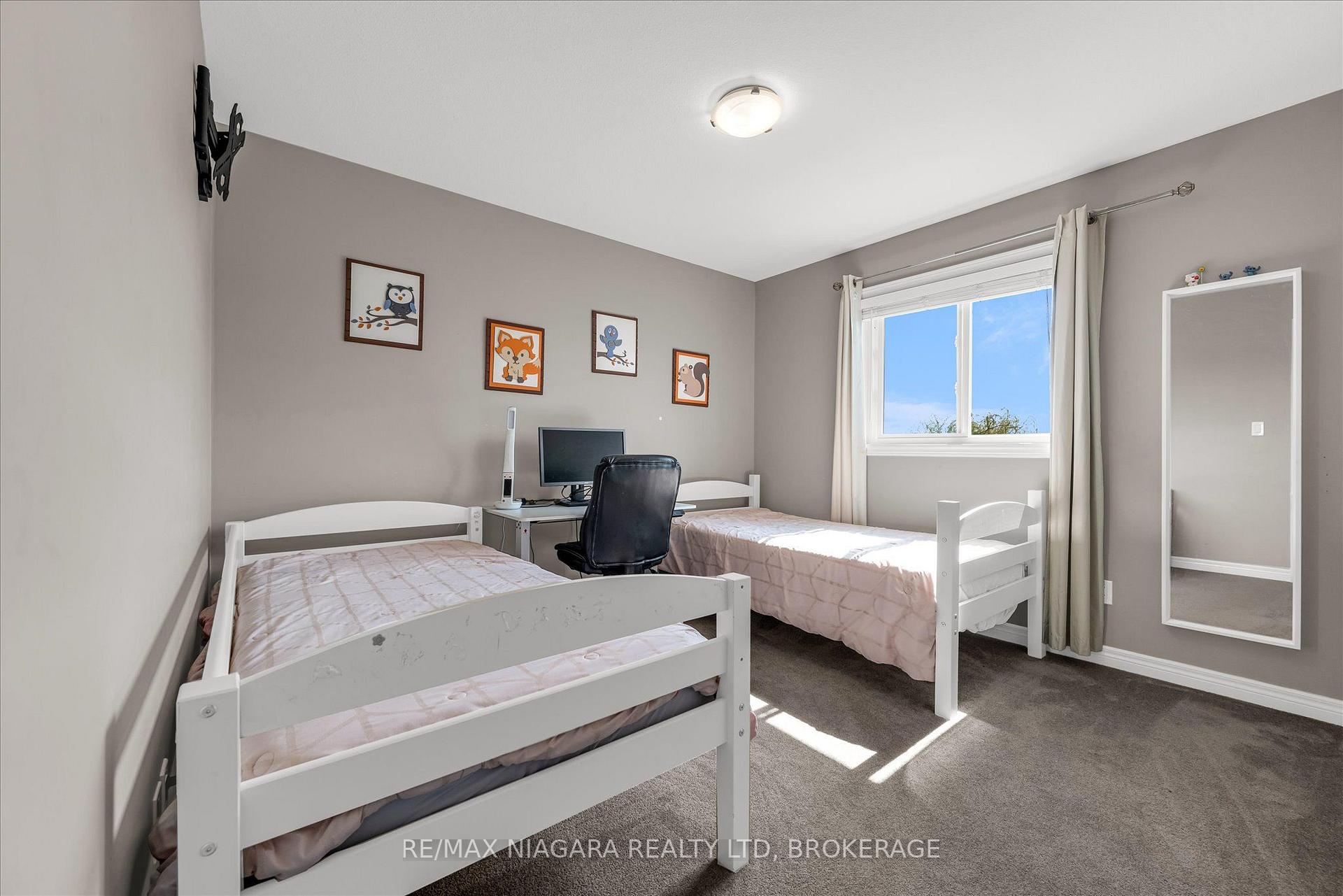 Photo 13 of 187 Cardinal Crescent, Welland, Coyle Creek — HOMEH