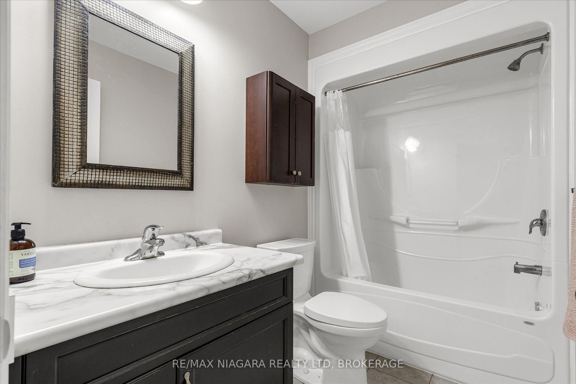 Photo 17 of 187 Cardinal Crescent, Welland, Coyle Creek — HOMEH