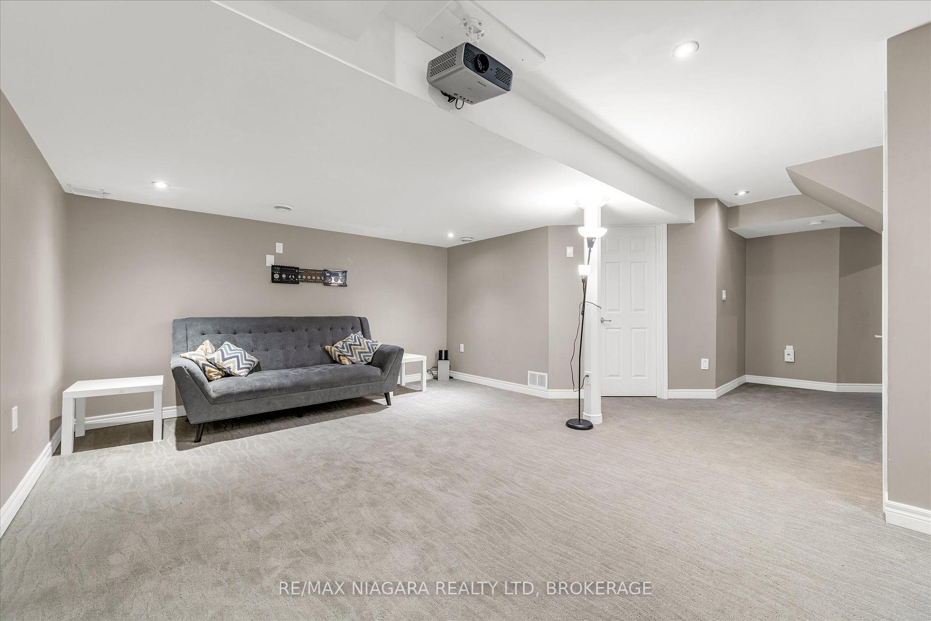 Photo 20 of 187 Cardinal Crescent, Welland, Coyle Creek — HOMEH