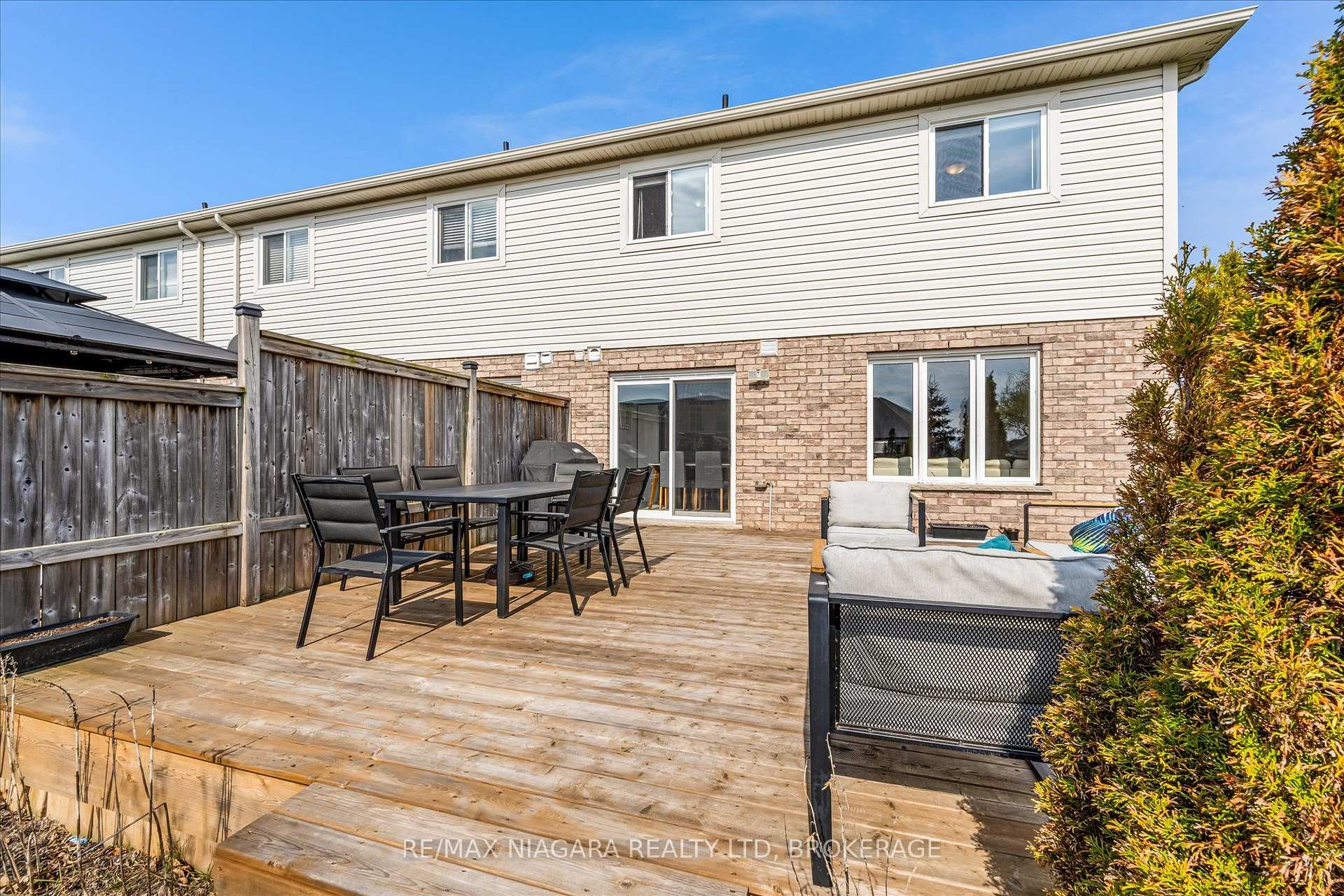 Photo 23 of 187 Cardinal Crescent, Welland, Coyle Creek — HOMEH