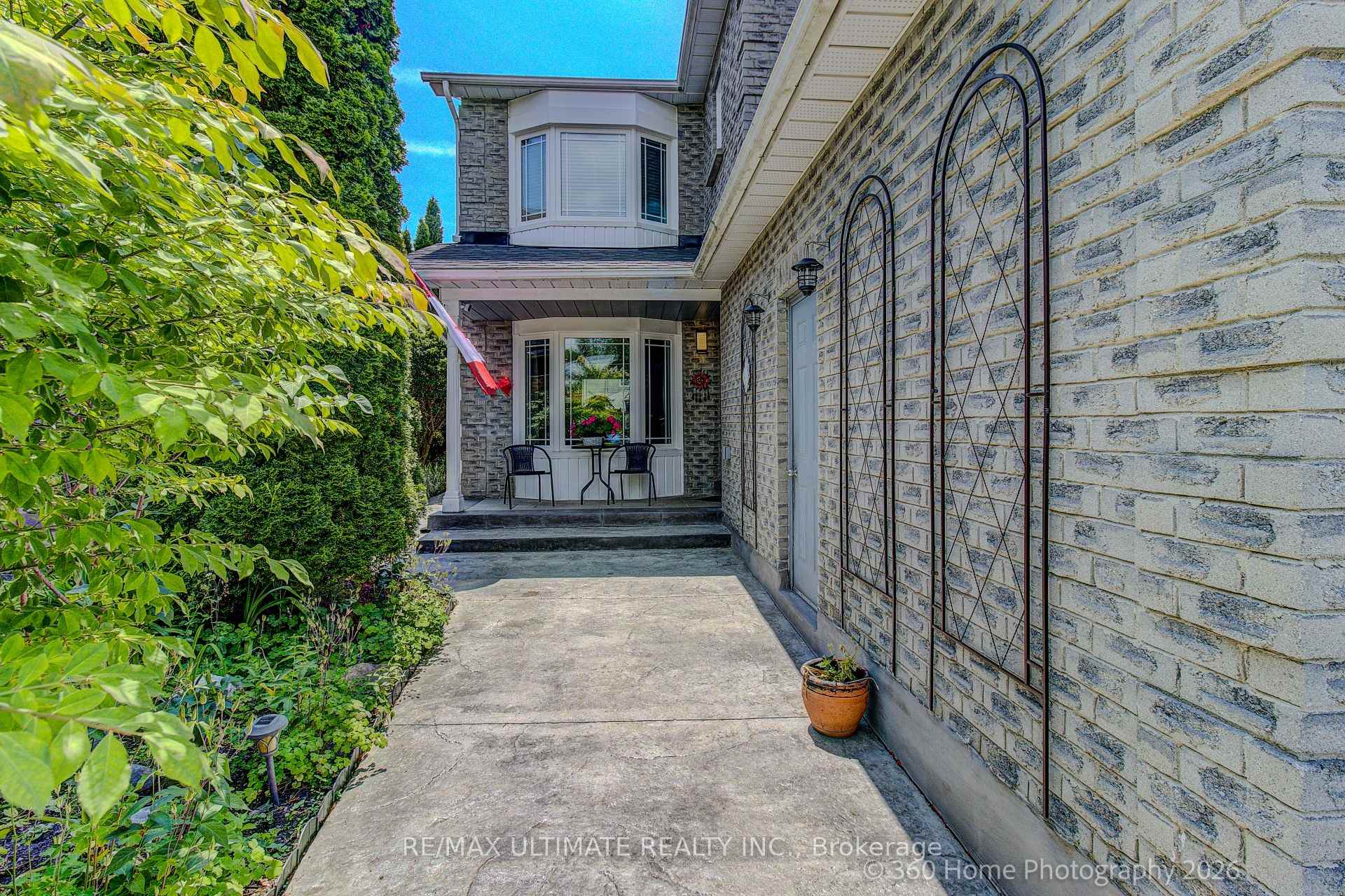 Photo 3 of 23 Windham Crescent, Clarington, Courtice — HOMEH