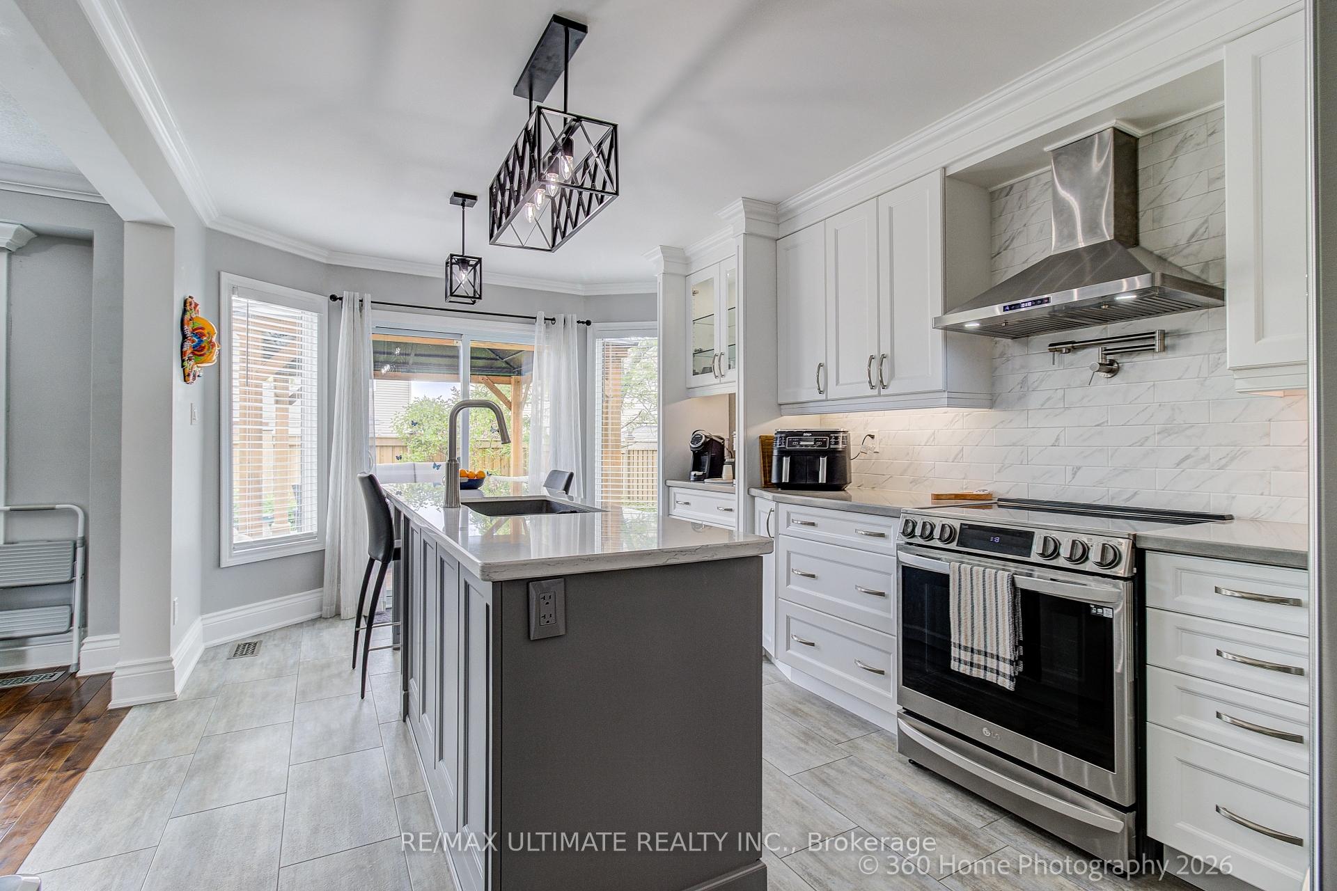 Photo 5 of 23 Windham Crescent, Clarington, Courtice — HOMEH