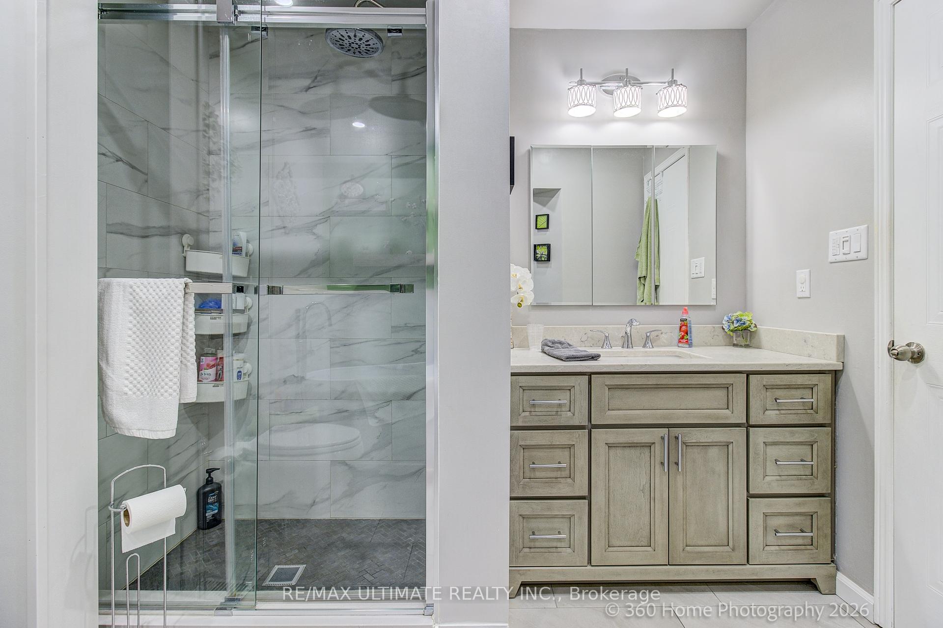 Photo 15 of 23 Windham Crescent, Clarington, Courtice — HOMEH