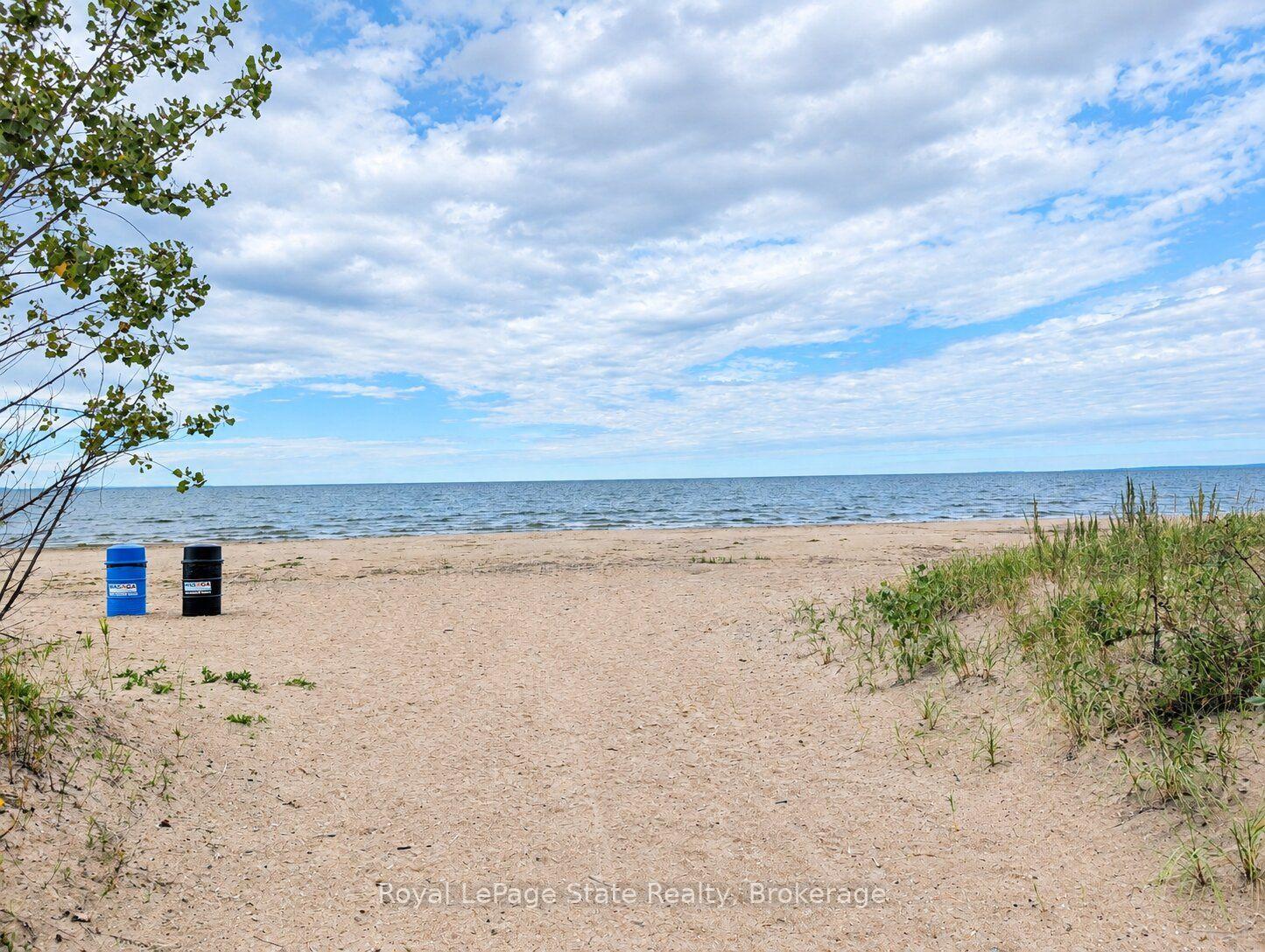 Photo 15 of 34 Temagami Trail, Wasaga Beach — HOMEH