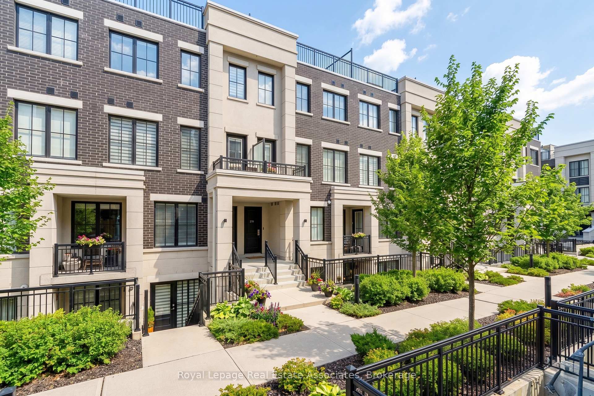Photo of Unit 511, 657 Cricklewood Drive