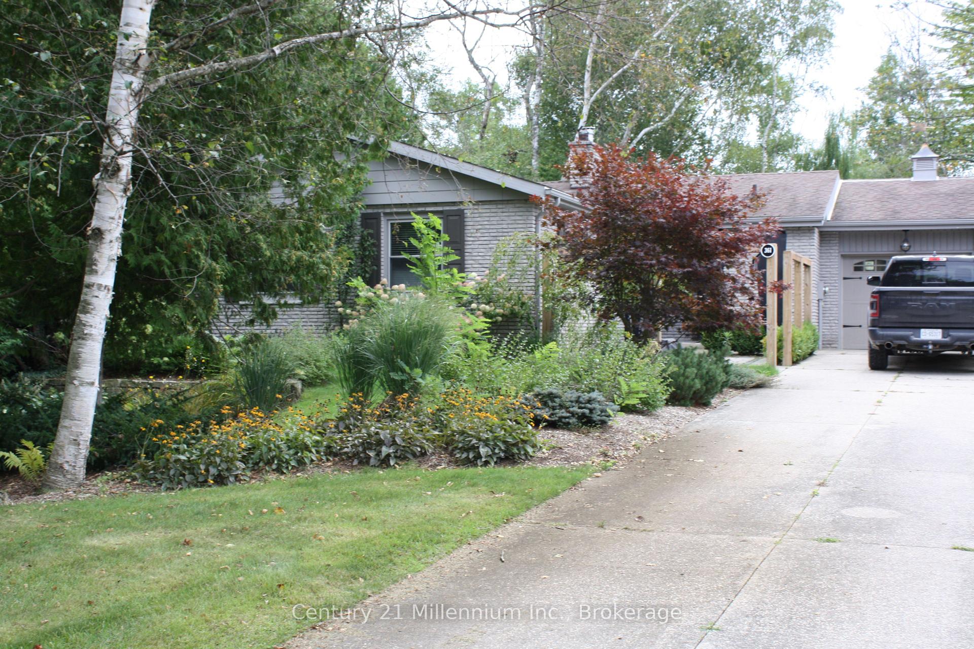 Photo of 361 Tyendinaga Drive N