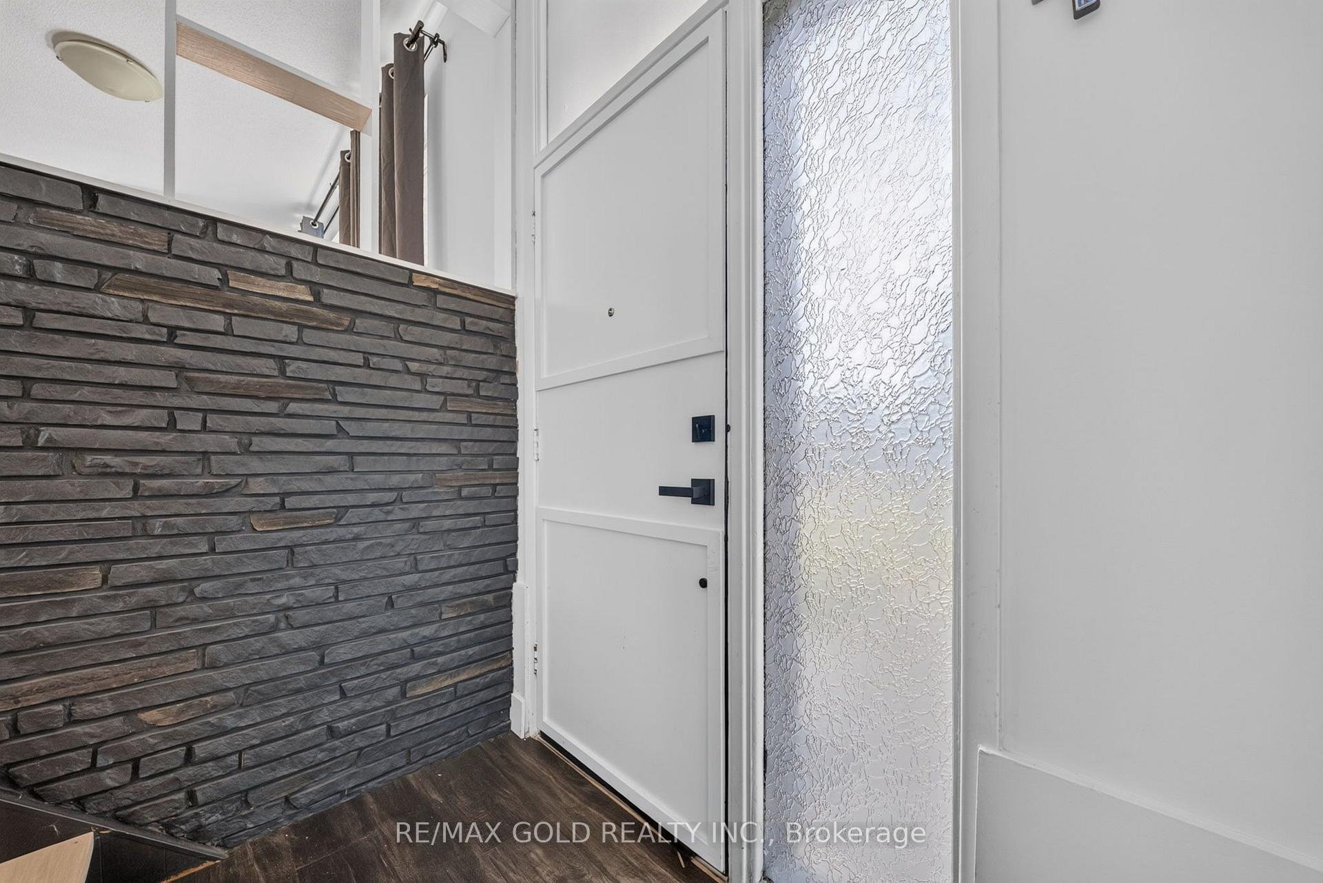 Photo 6 of 12 Alexandria Crescent, Brampton, Avondale — HOMEH