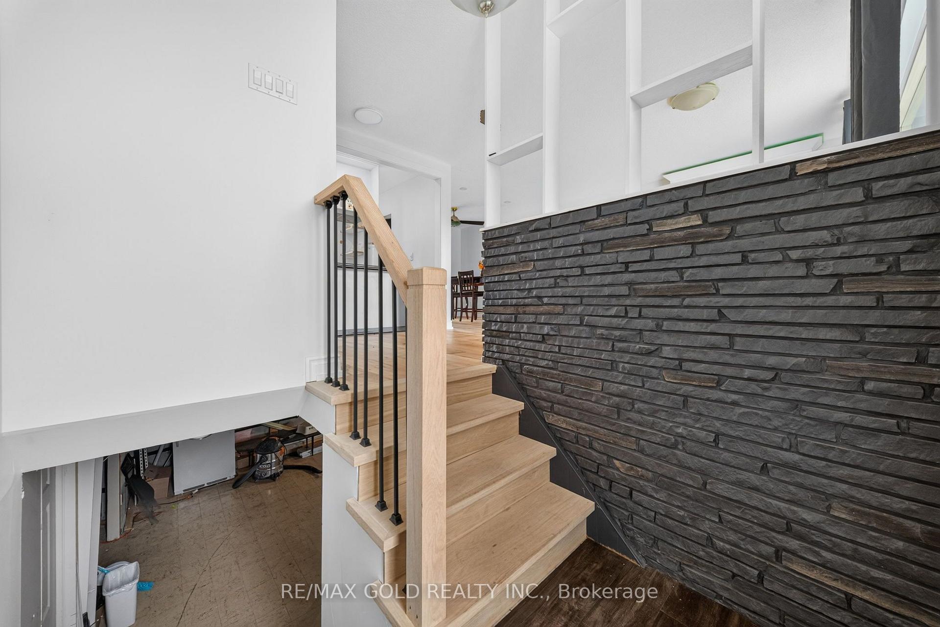 Photo 7 of 12 Alexandria Crescent, Brampton, Avondale — HOMEH
