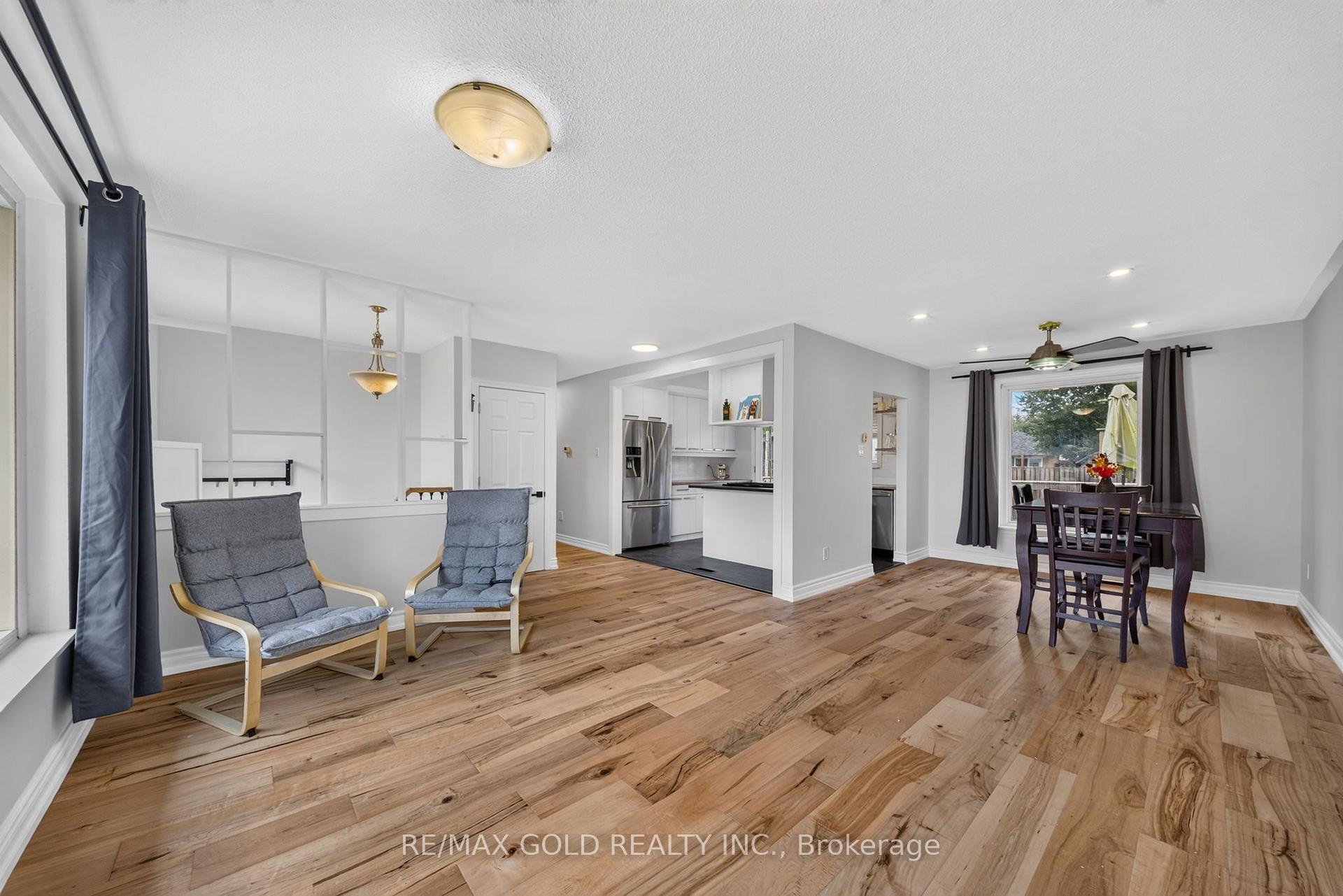 Photo 10 of 12 Alexandria Crescent, Brampton, Avondale — HOMEH