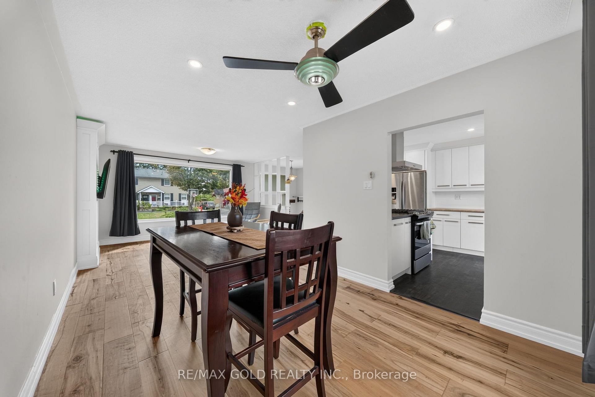 Photo 11 of 12 Alexandria Crescent, Brampton, Avondale — HOMEH