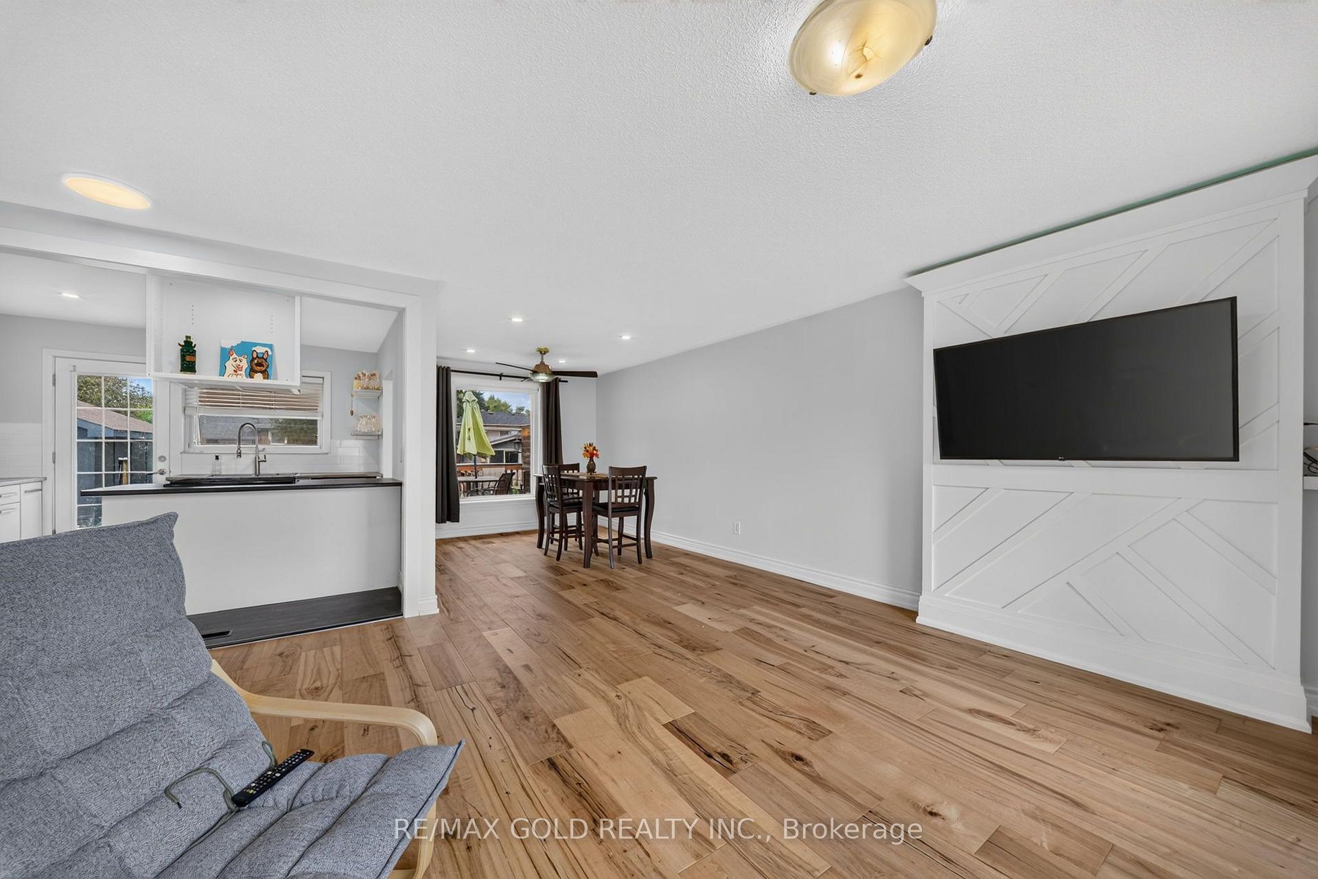 Photo 12 of 12 Alexandria Crescent, Brampton, Avondale — HOMEH