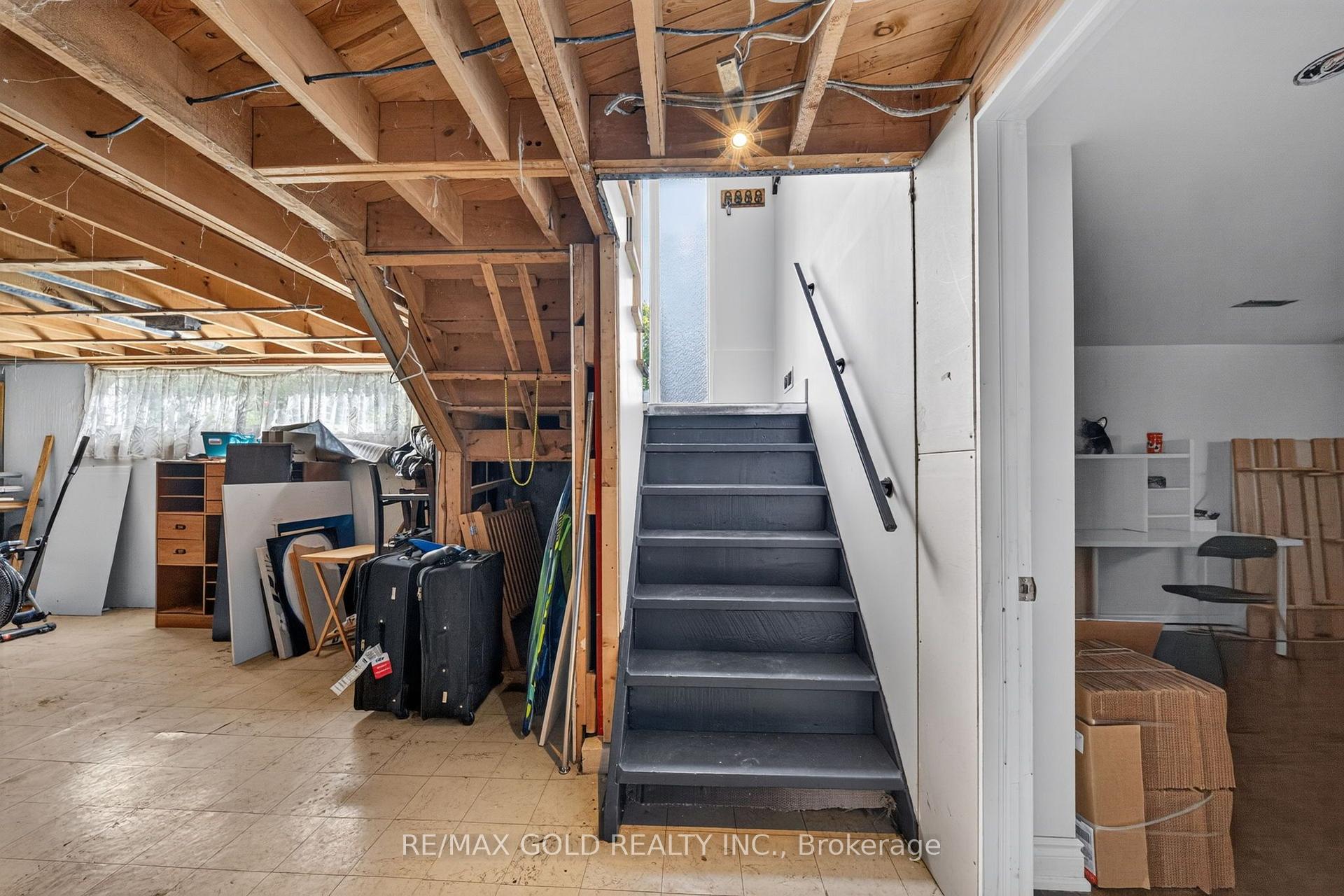 Photo 35 of 12 Alexandria Crescent, Brampton, Avondale — HOMEH