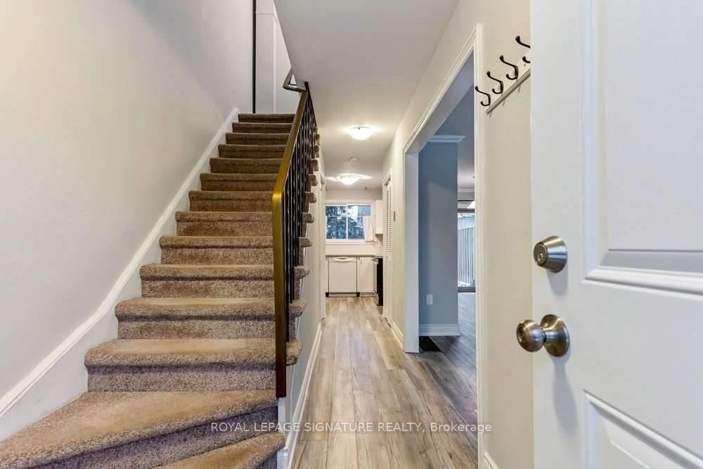 Photo 3 of Unit 5, 46 Mountainview Road S, Halton Hills, Georgetown — HOMEH