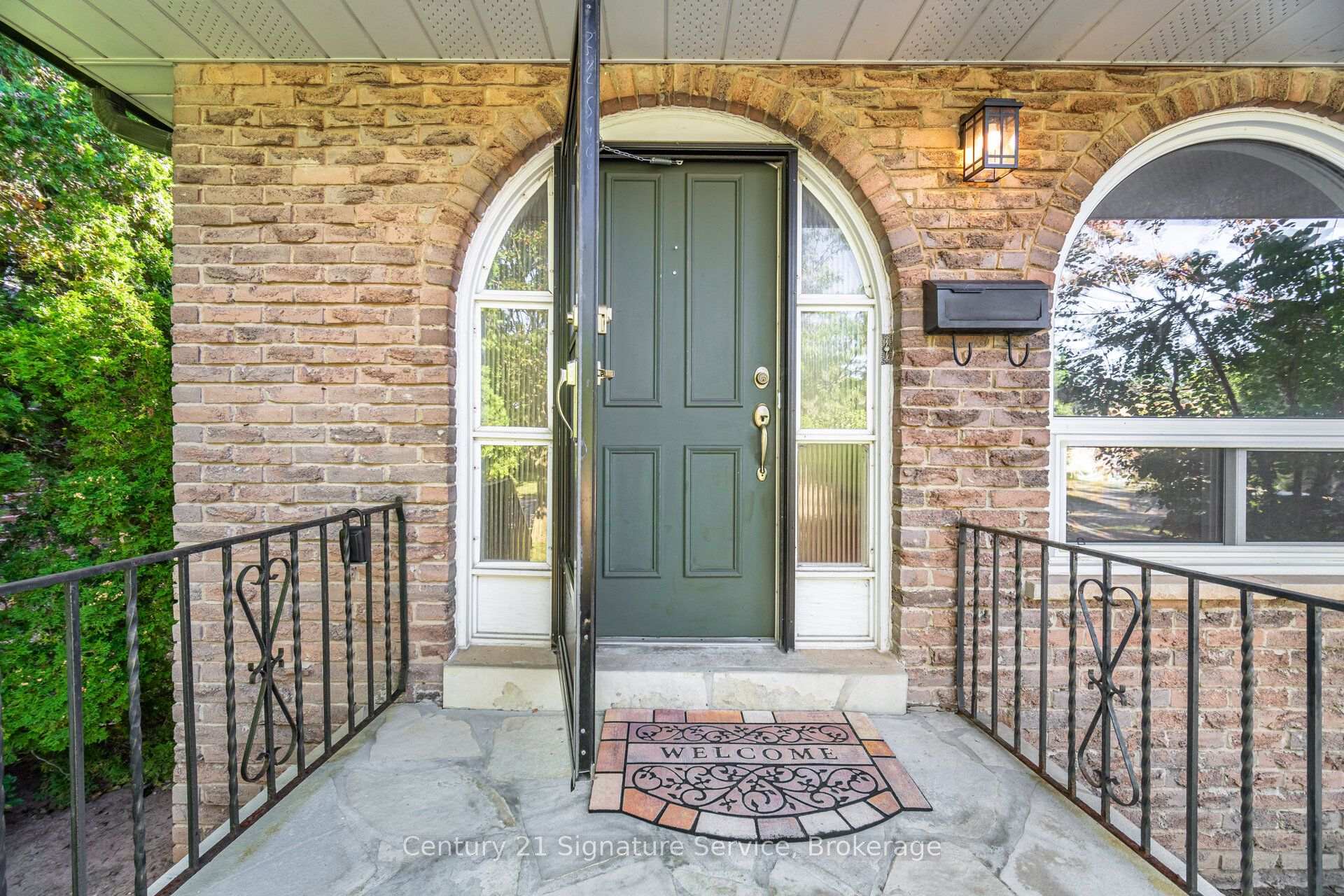 Photo 6 of 1166 Grand Boulevard, Oakville, Falgarwood — HOMEH