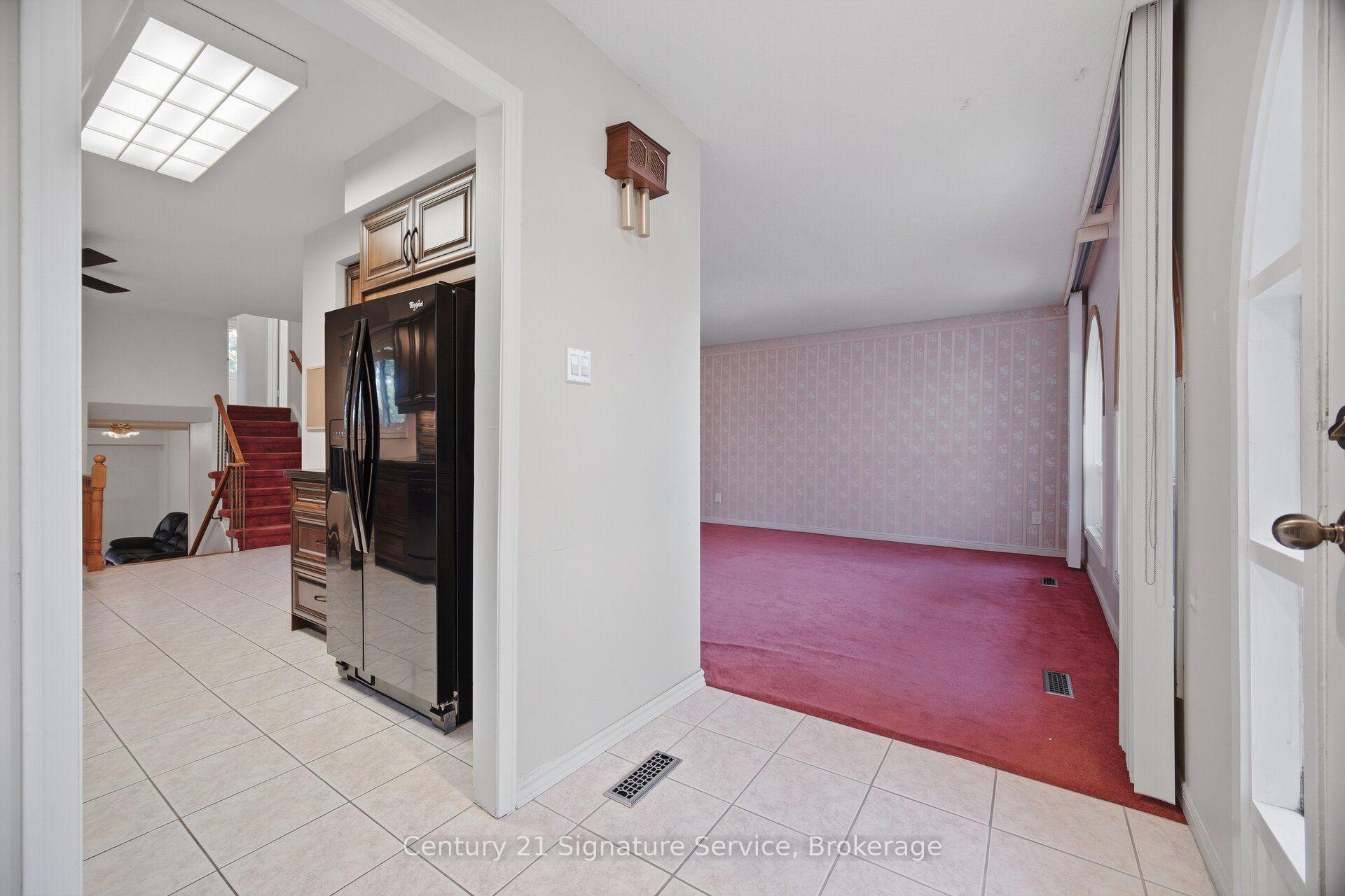 Photo 8 of 1166 Grand Boulevard, Oakville, Falgarwood — HOMEH