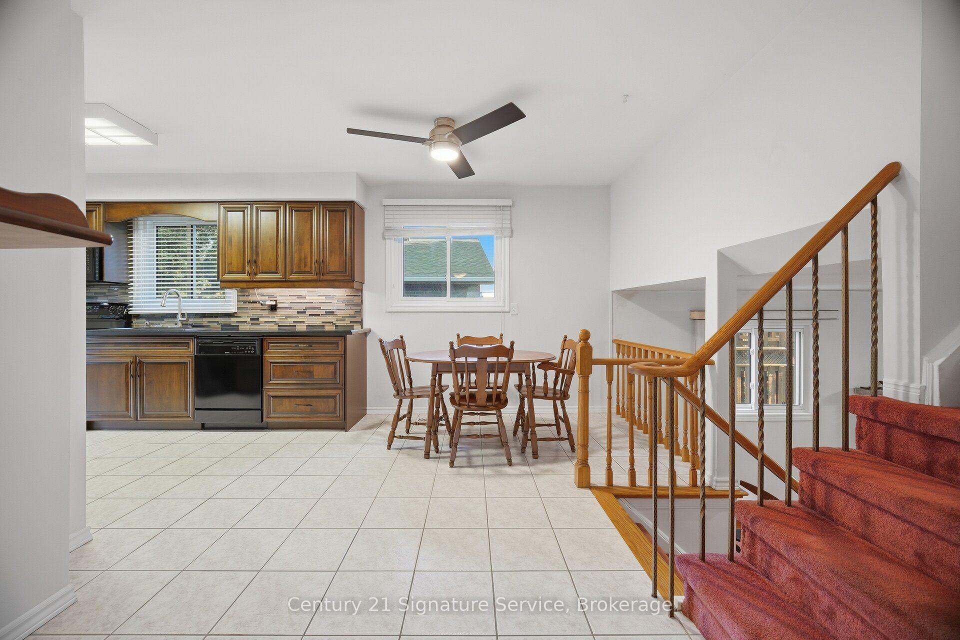 Photo 14 of 1166 Grand Boulevard, Oakville, Falgarwood — HOMEH