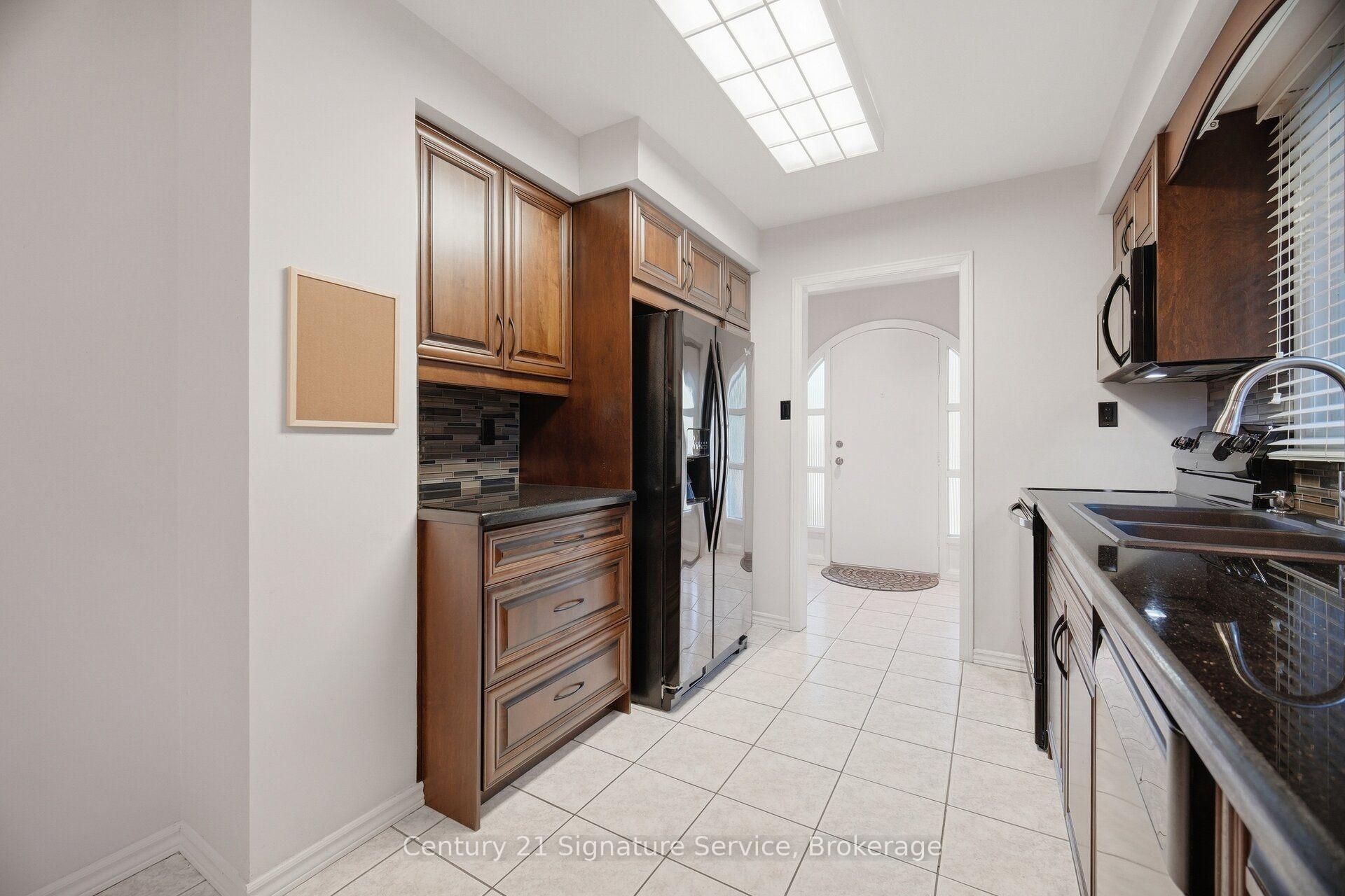 Photo 18 of 1166 Grand Boulevard, Oakville, Falgarwood — HOMEH