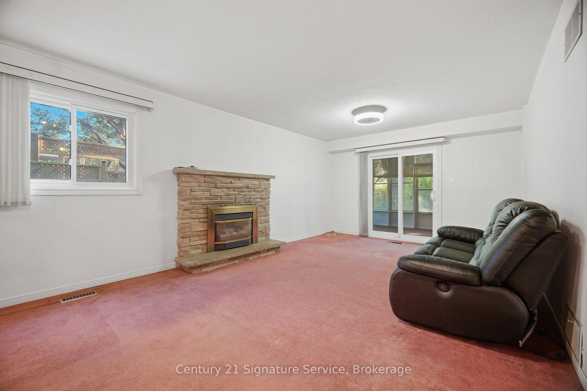 Photo 23 of 1166 Grand Boulevard, Oakville, Falgarwood — HOMEH