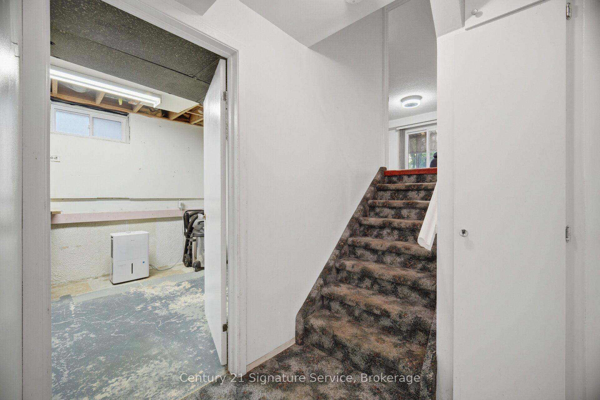 Photo 44 of 1166 Grand Boulevard, Oakville, Falgarwood — HOMEH