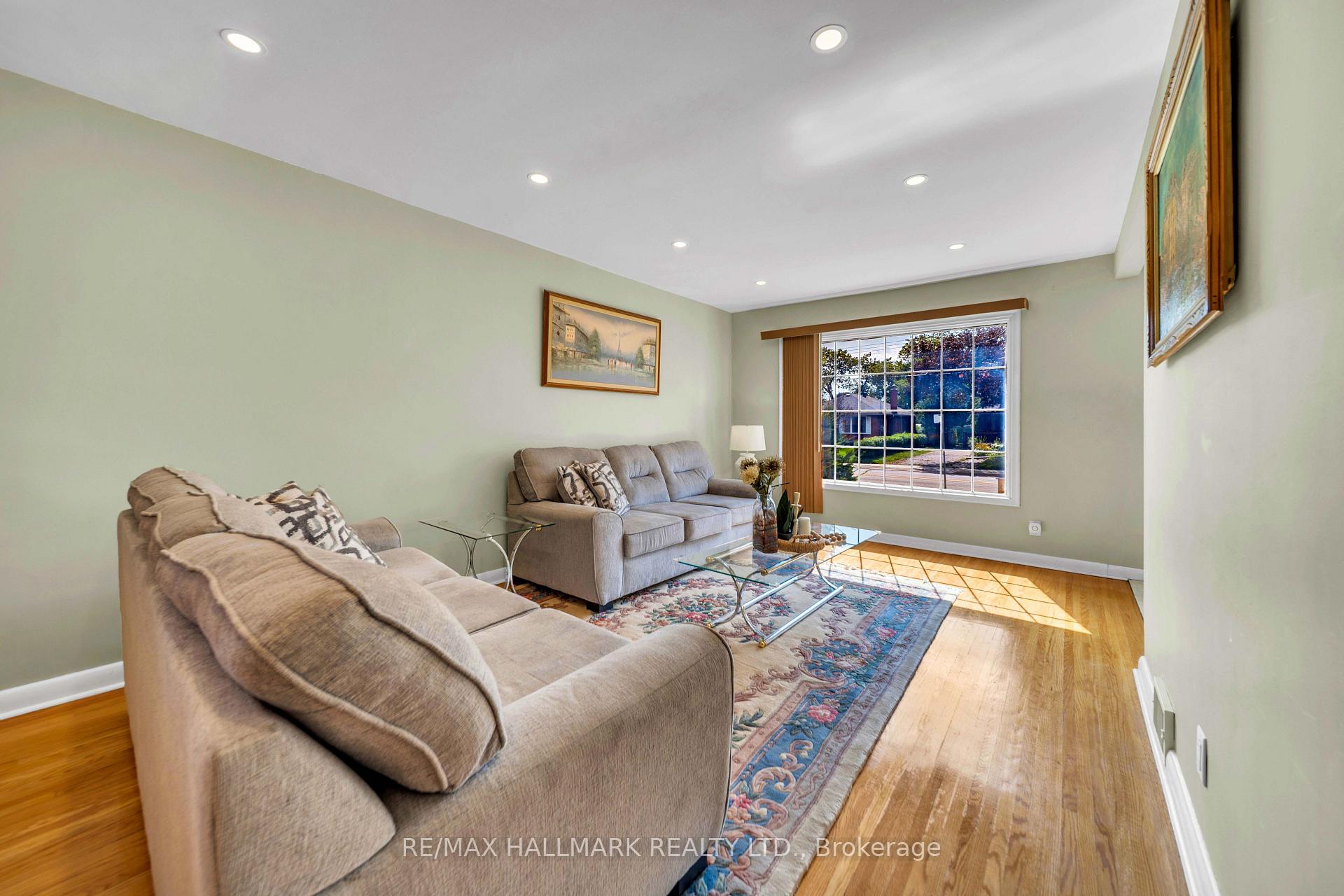Photo 7 of 1557 Pharmacy Avenue, Scarborough, Wexford-Maryvale — HOMEH