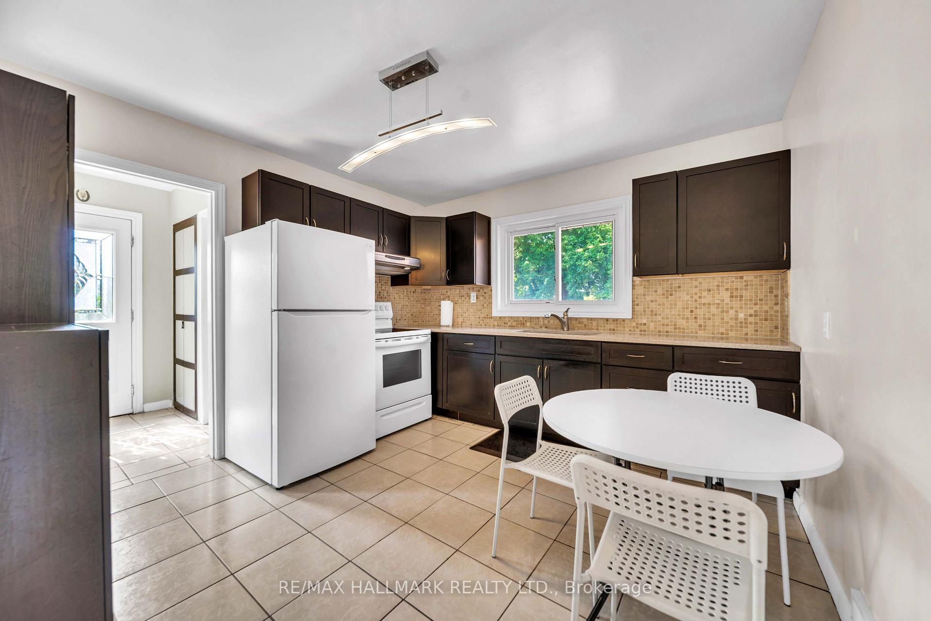 Photo 9 of 1557 Pharmacy Avenue, Scarborough, Wexford-Maryvale — HOMEH