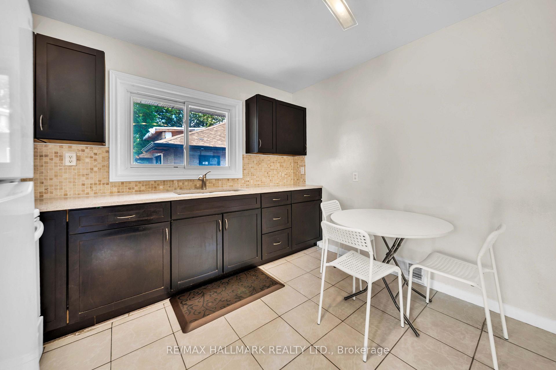 Photo 10 of 1557 Pharmacy Avenue, Scarborough, Wexford-Maryvale — HOMEH