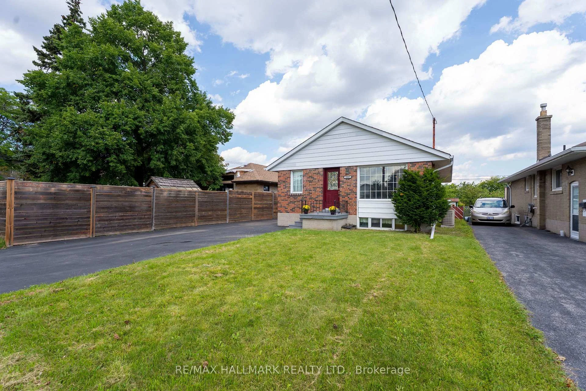 Photo 3 of 1557 Pharmacy Avenue, Scarborough, Wexford-Maryvale — HOMEH