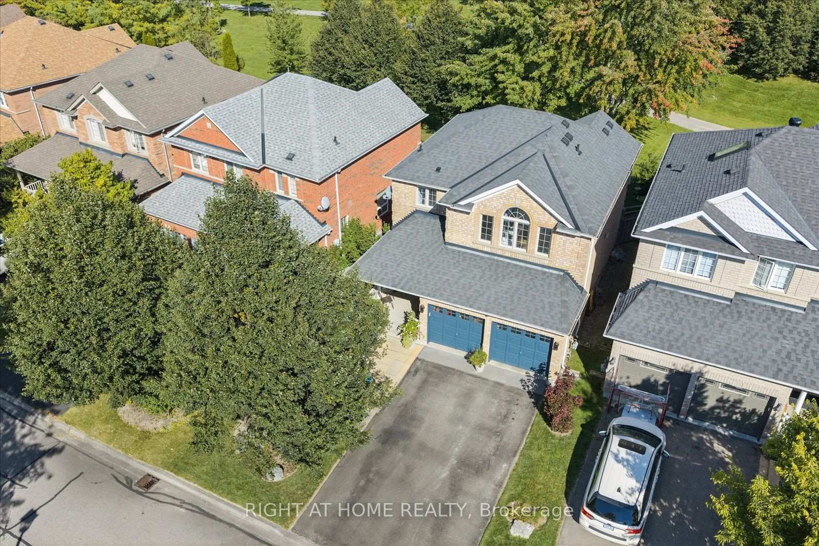 Photo 3 of 77 Shoniker Drive, Newmarket, Summerhill Estates — HOMEH