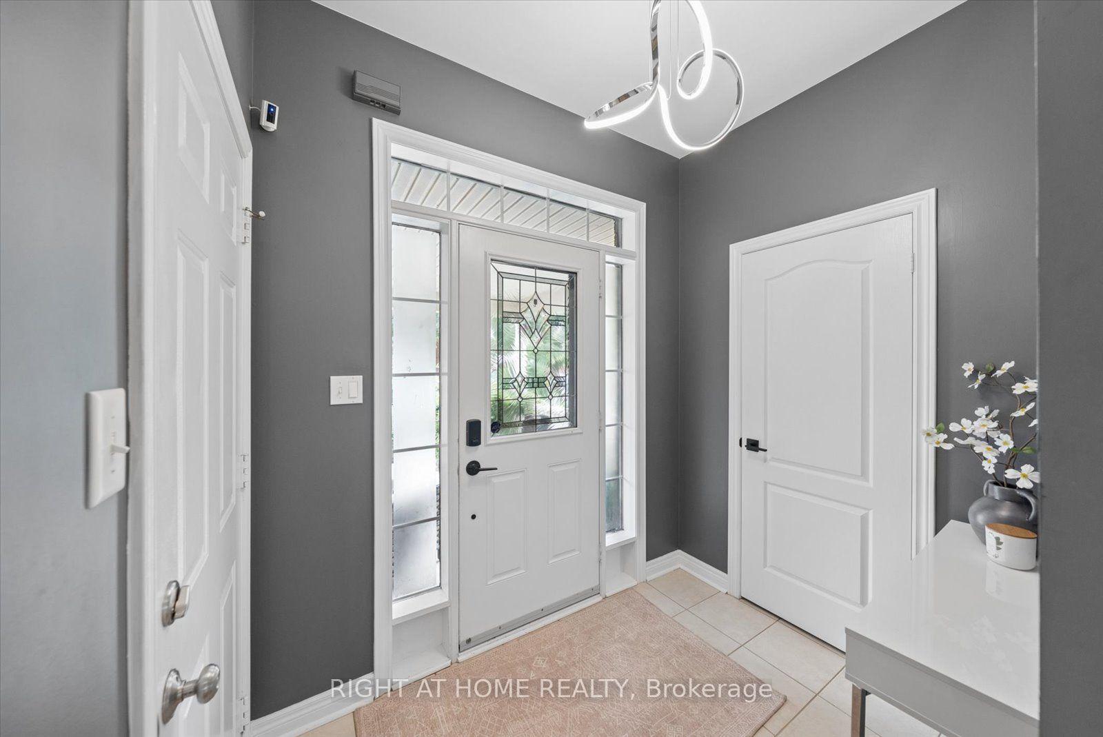 Photo 5 of 77 Shoniker Drive, Newmarket, Summerhill Estates — HOMEH