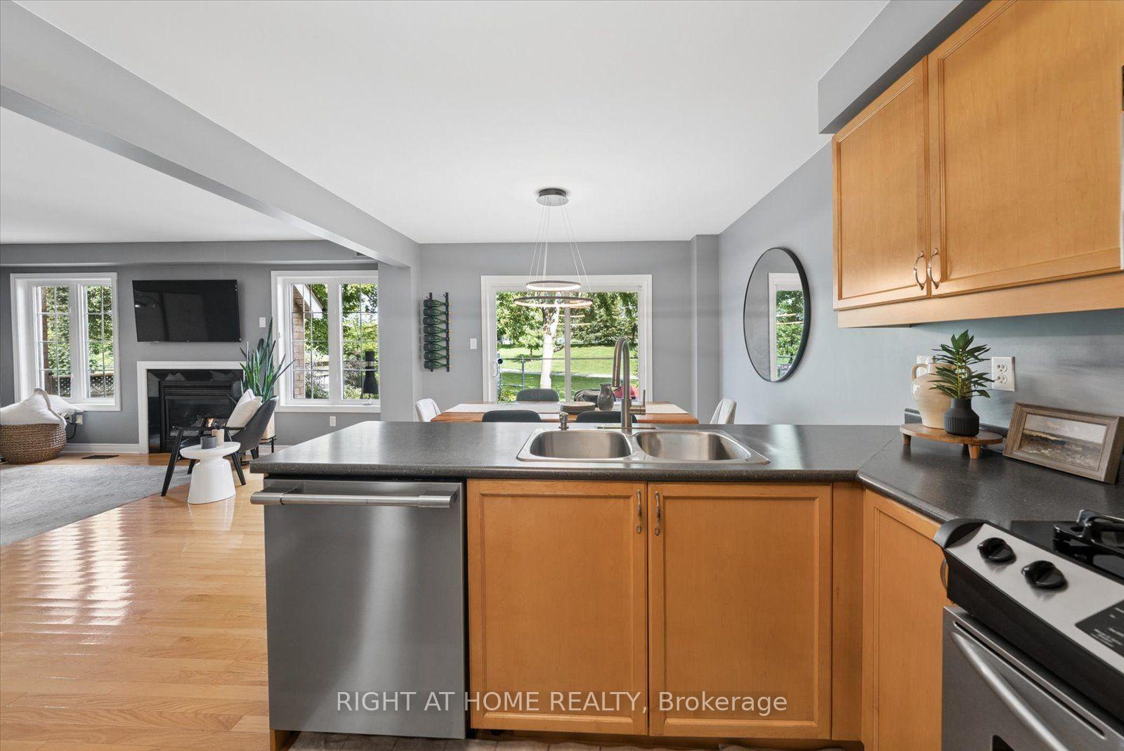 Photo 14 of 77 Shoniker Drive, Newmarket, Summerhill Estates — HOMEH