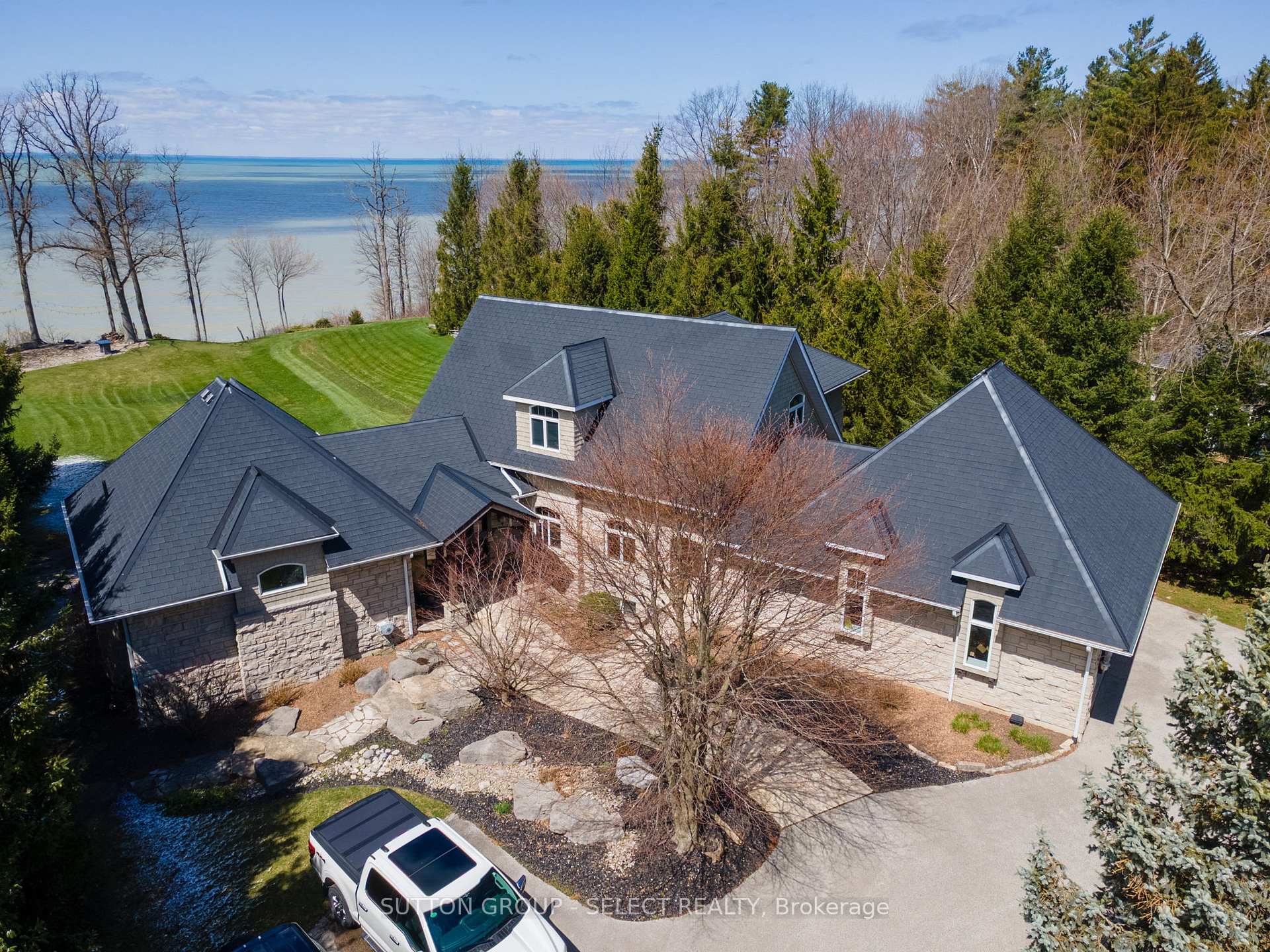 Photo of 4544 Lakeshore Road