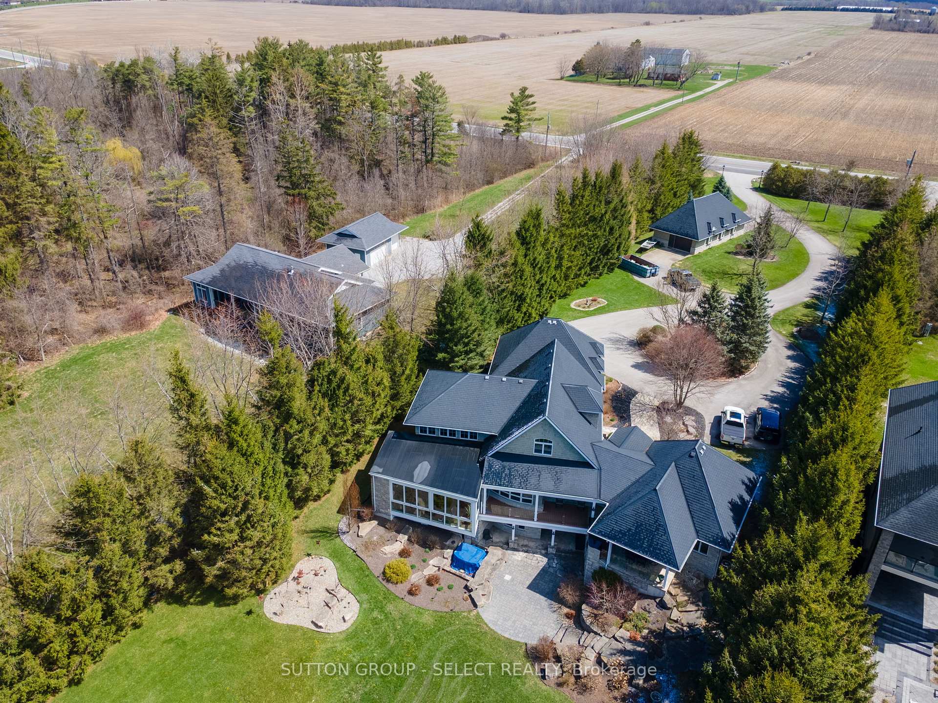 Photo 2 of 4544 Lakeshore Road, Plympton-Wyoming, Plympton Wyoming — HOMEH