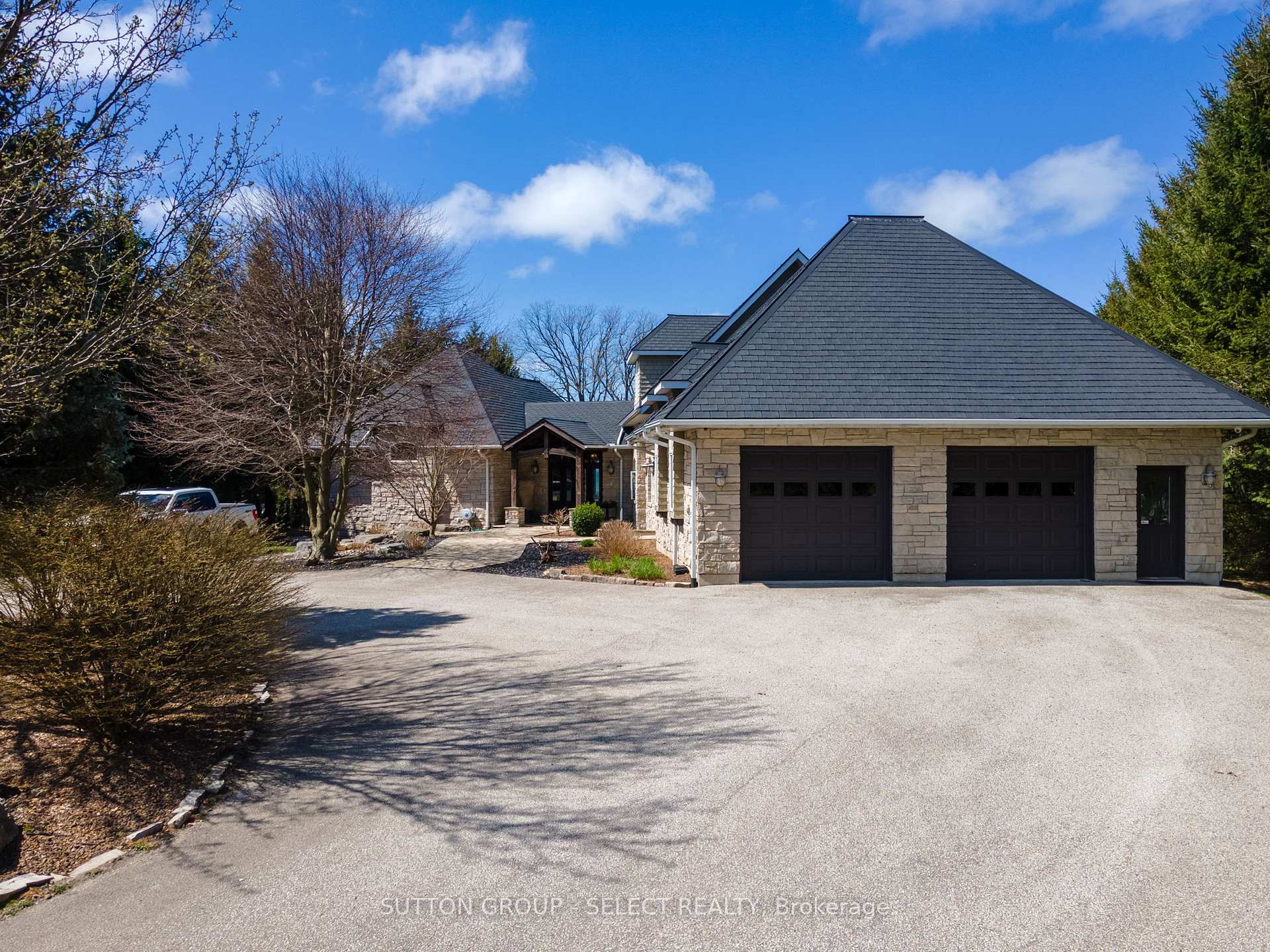 Photo 4 of 4544 Lakeshore Road, Plympton-Wyoming, Plympton Wyoming — HOMEH