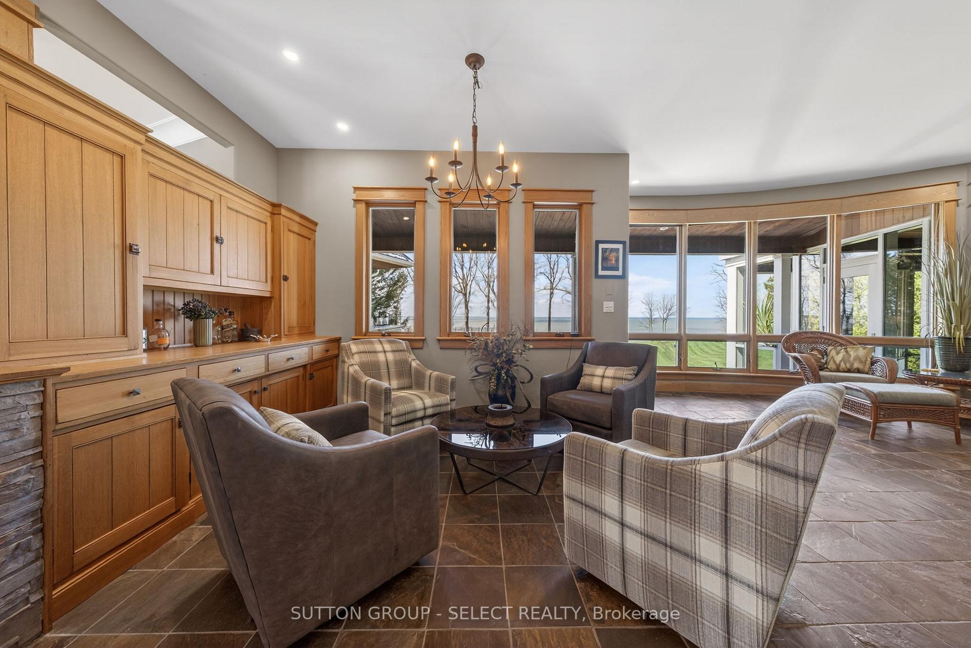 Photo 6 of 4544 Lakeshore Road, Plympton-Wyoming, Plympton Wyoming — HOMEH