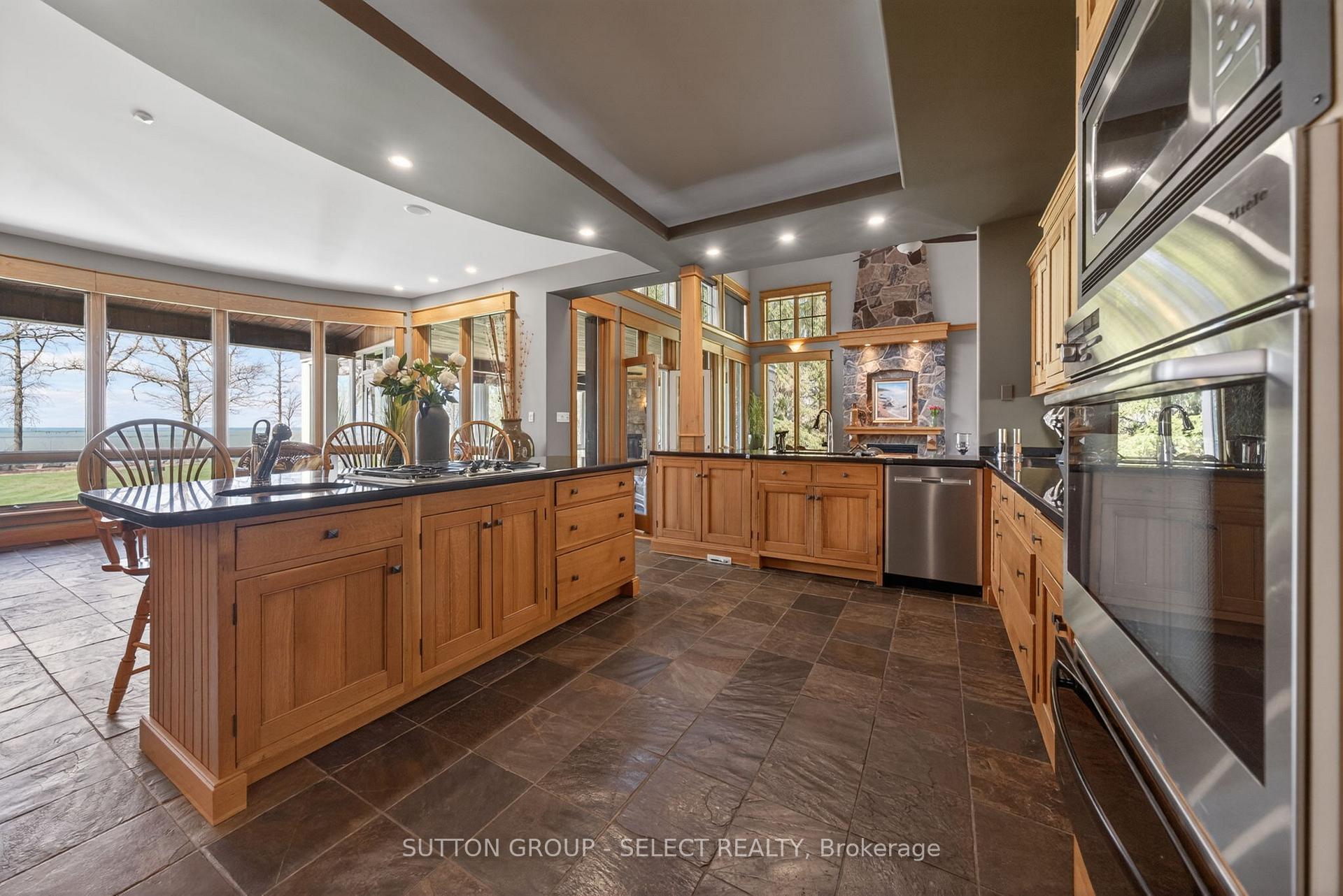 Photo 8 of 4544 Lakeshore Road, Plympton-Wyoming, Plympton Wyoming — HOMEH
