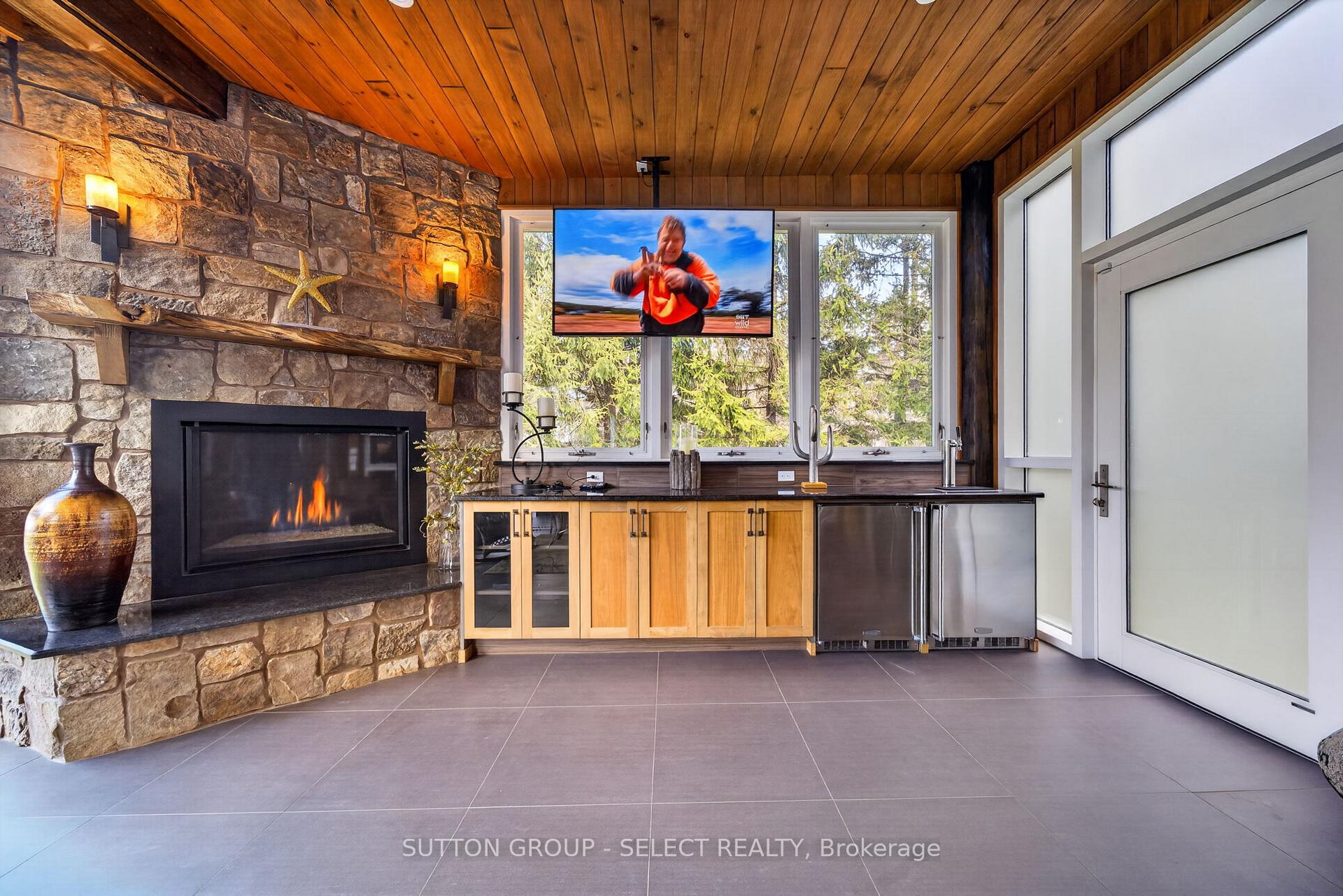 Photo 15 of 4544 Lakeshore Road, Plympton-Wyoming, Plympton Wyoming — HOMEH